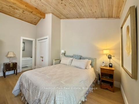 5 Bedroom Single Family Home/House's Image 27
