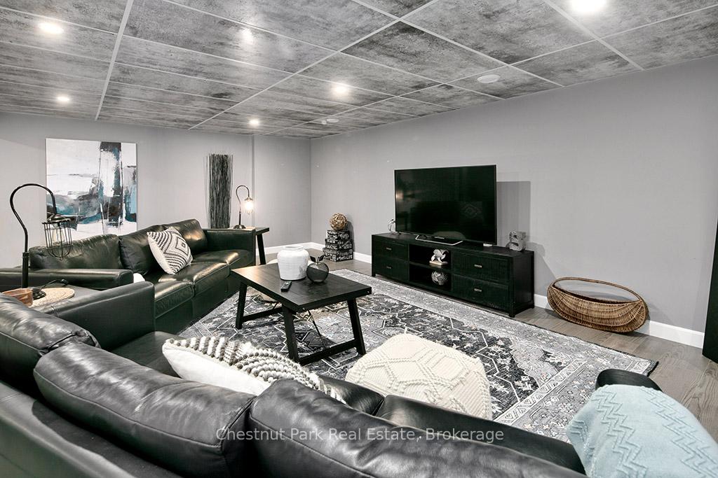 5 Bedroom Single Family Home/House's Image 36