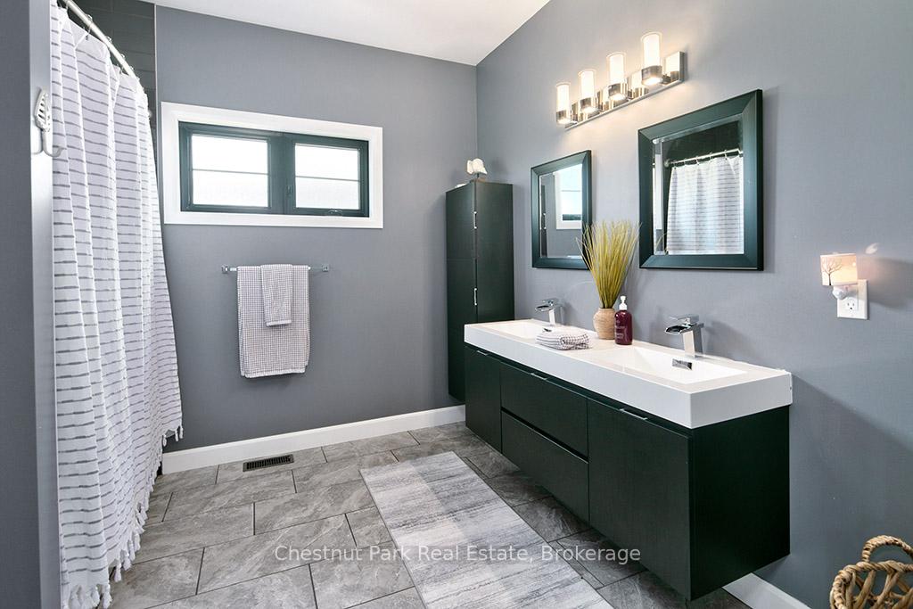 5 Bedroom Single Family Home/House's Image 33