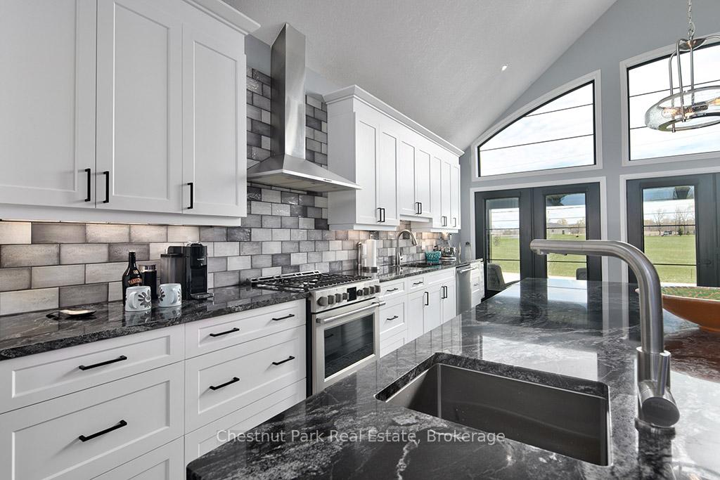 5 Bedroom Single Family Home/House's Image 10