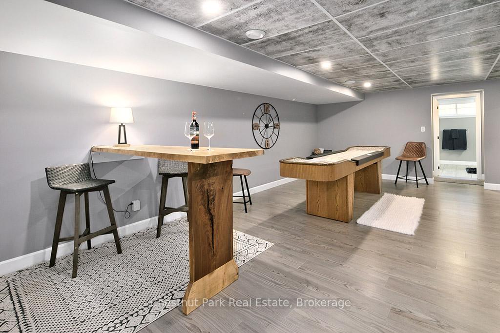 5 Bedroom Single Family Home/House's Image 38