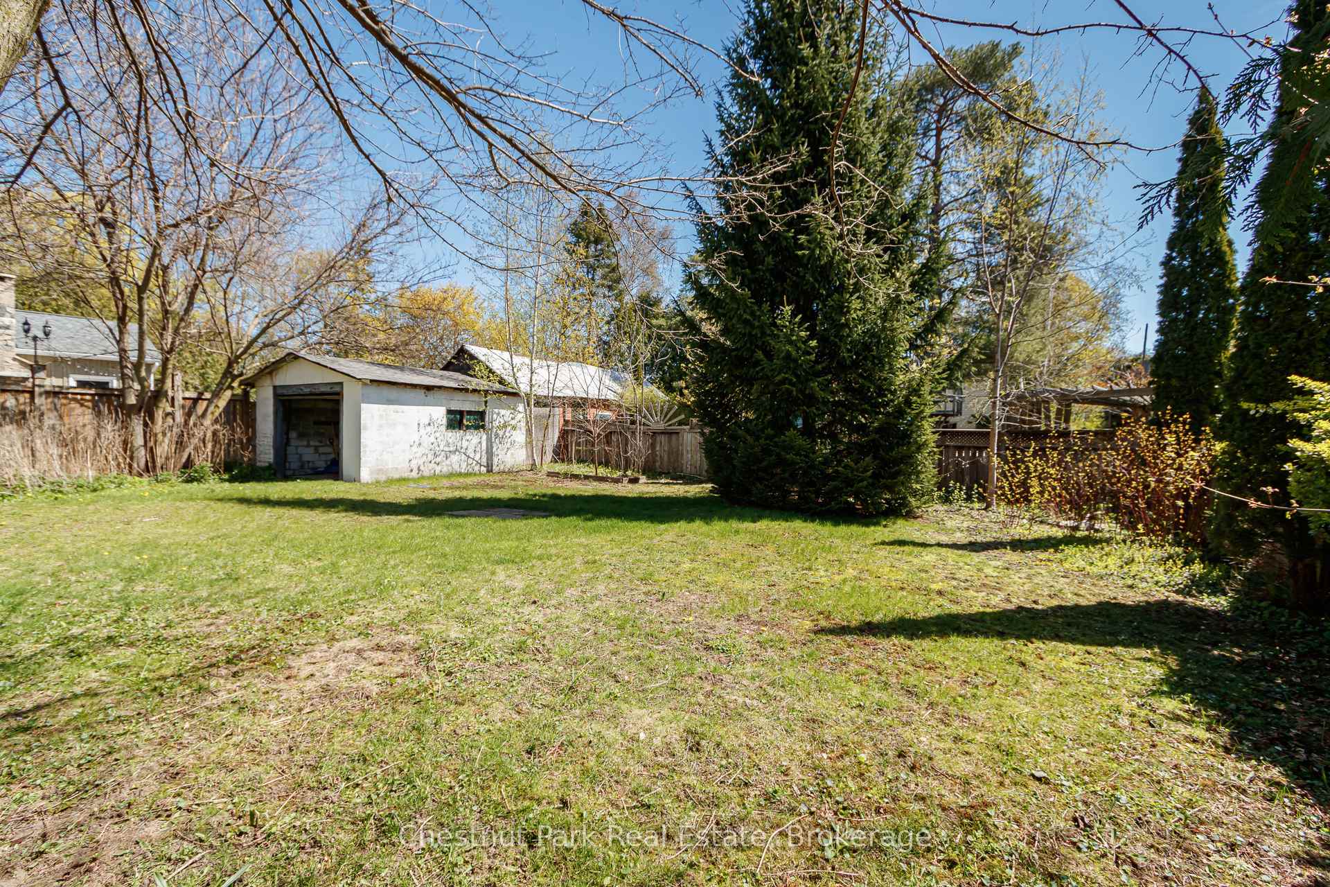 5 Bedroom Single Family Home/House's Image 32