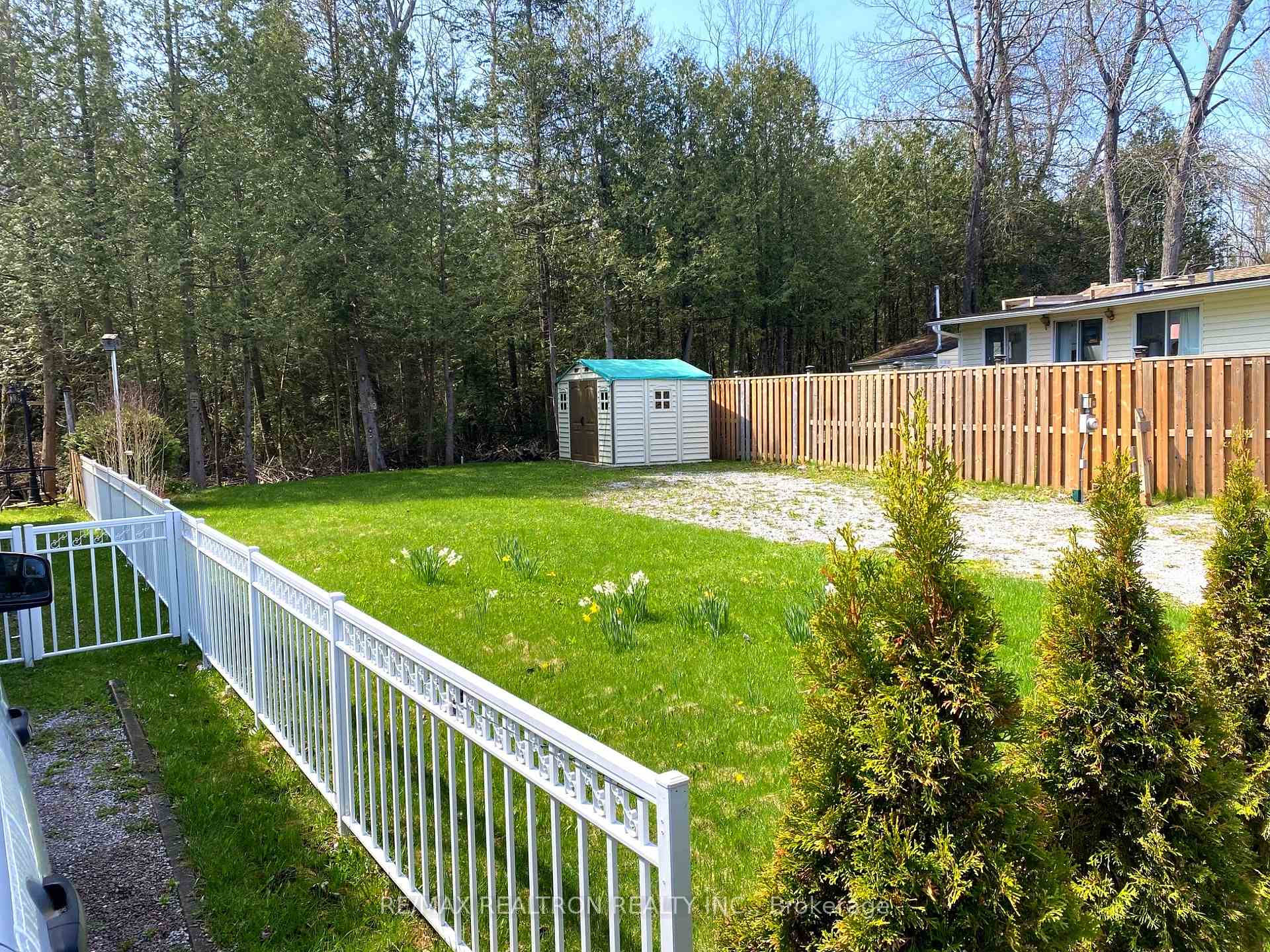 53 Horseshoe Circle Georgina Ontario Canada Sale residential Leon Klaiman RE/MAX Realtron Realty Inc., Brokerage*