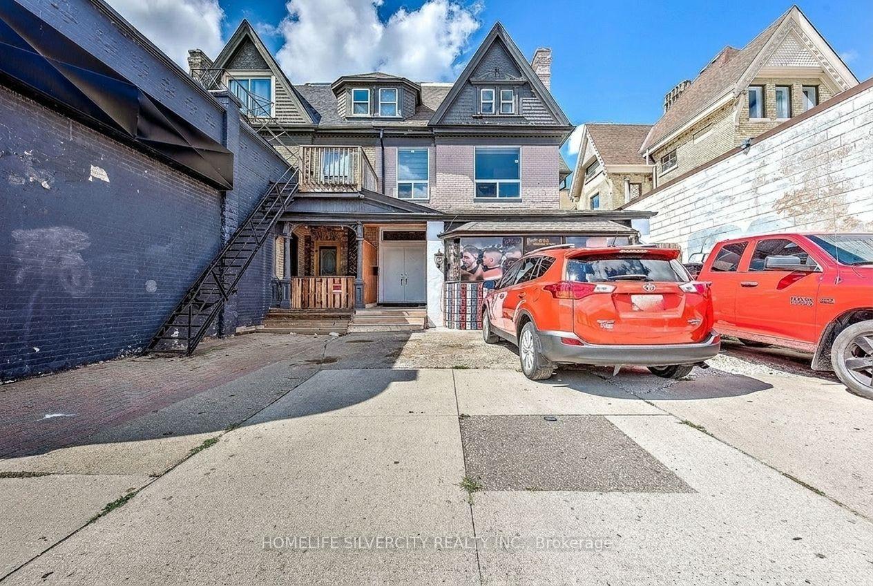544 Dundas Street E London East Ontario Canada Sale commercial DILBAGH MANGAT HomeLife Silvercity Realty Inc., Brokerage *