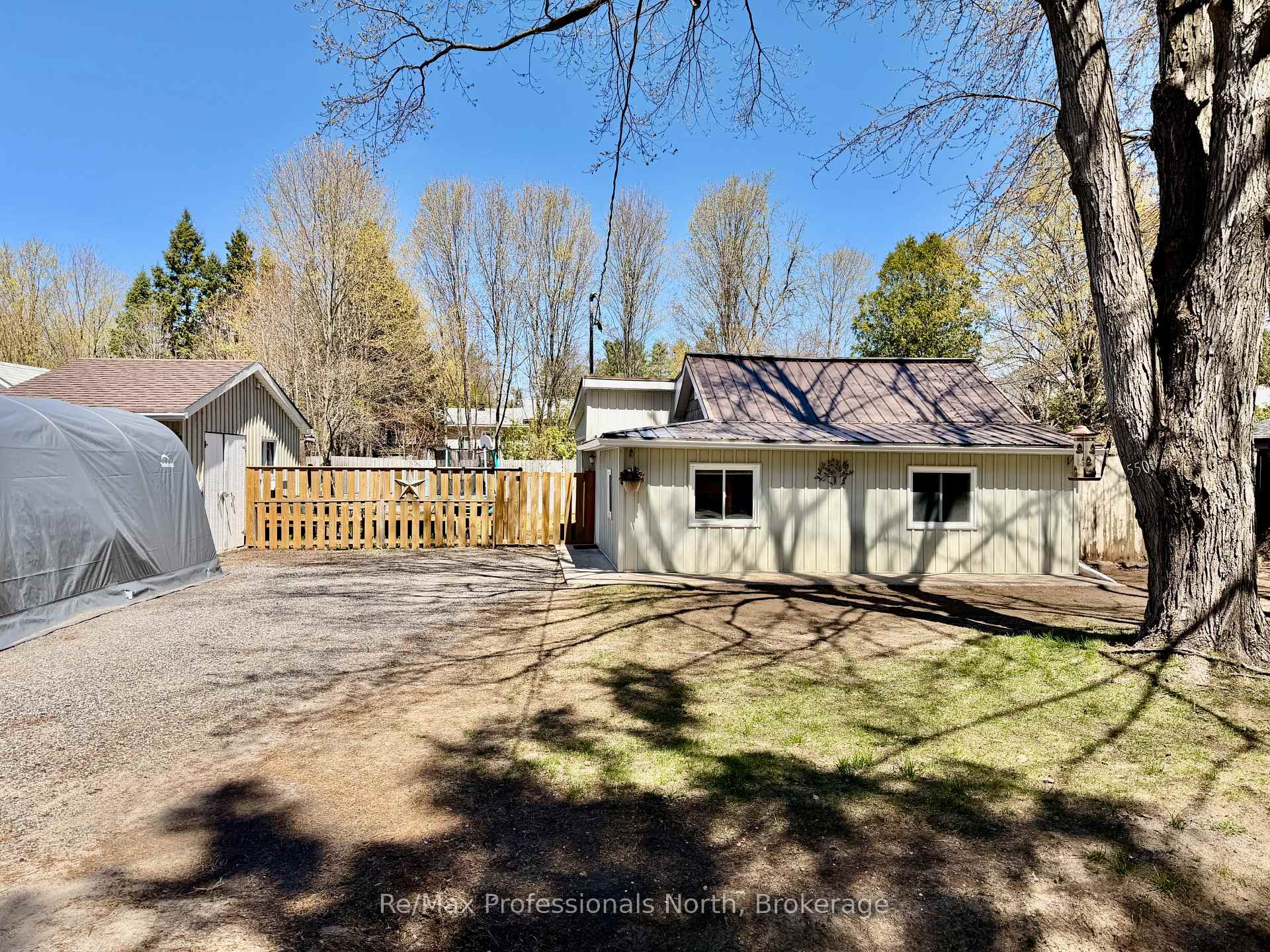 550 PINEDALE Road Gravenhurst Ontario Canada Sale residential Radka Hnilicova Anchor Realty, Brokerage*
