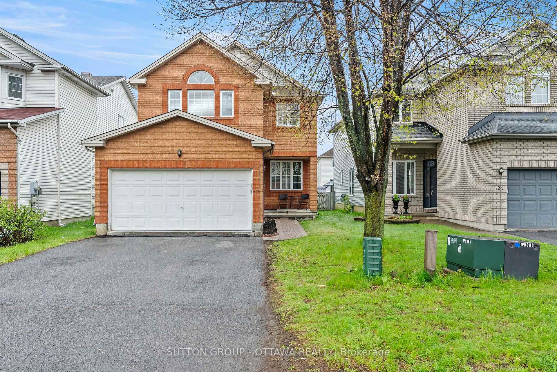 27 Nairn Street Ottawa Ontario Canada Sale residential Christiane Lafleur RE/MAX HALLMARK REALTY GROUP Brokerage *