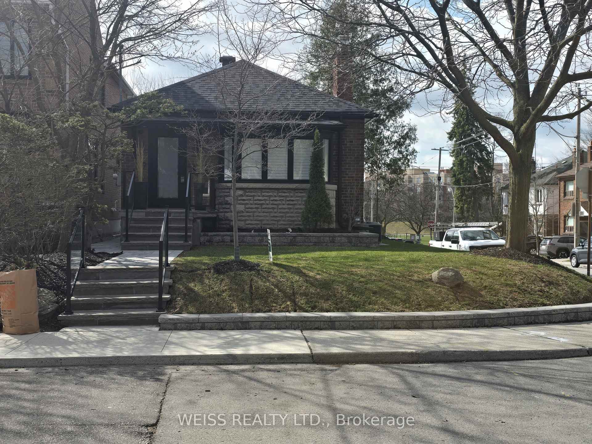 199 Glengarry Avenue Toronto Ontario Canada Rent residential Haskel Zionce WEISS REALTY LTD., Brokerage