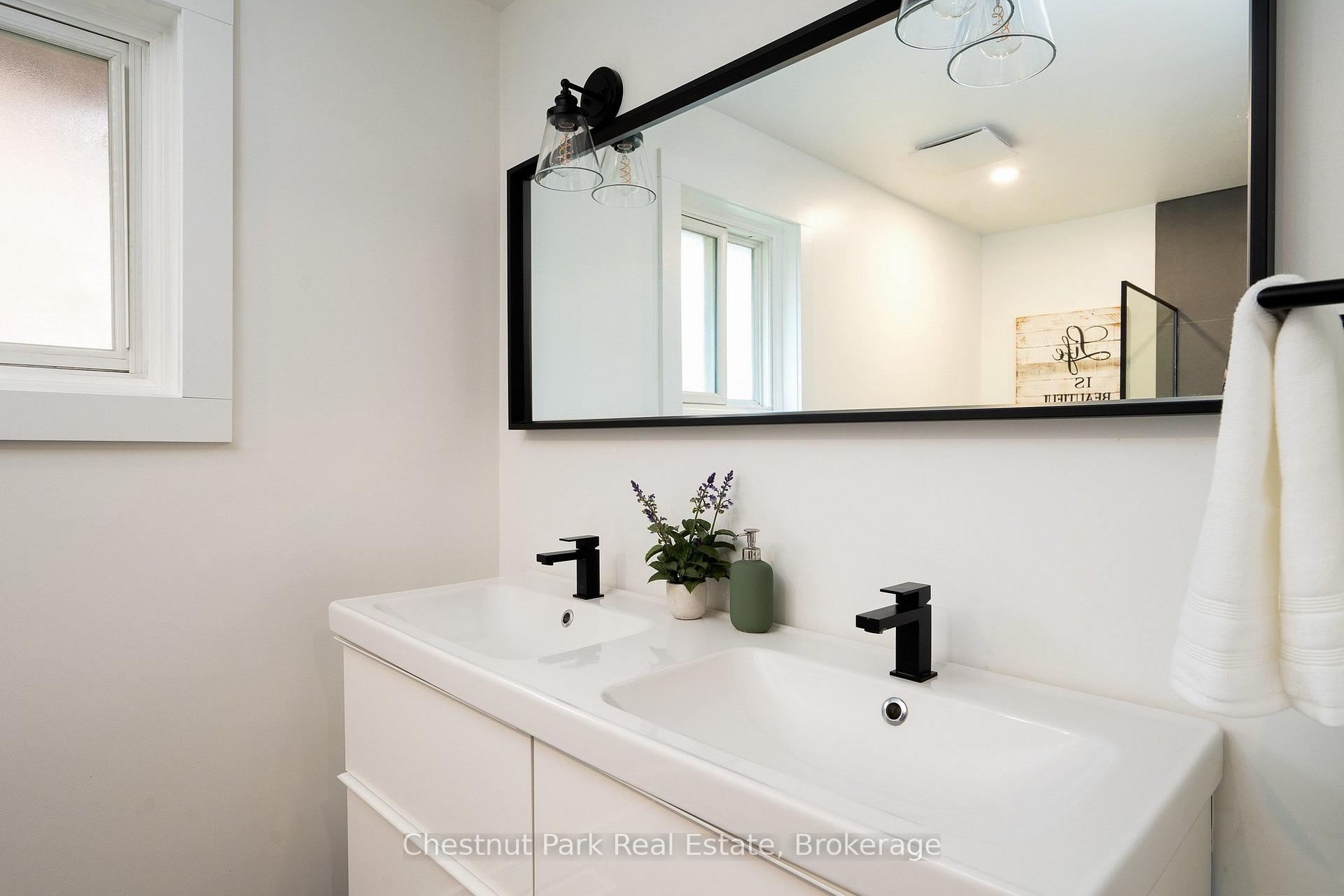 4 Bedroom Single Family Home/House's Image 28