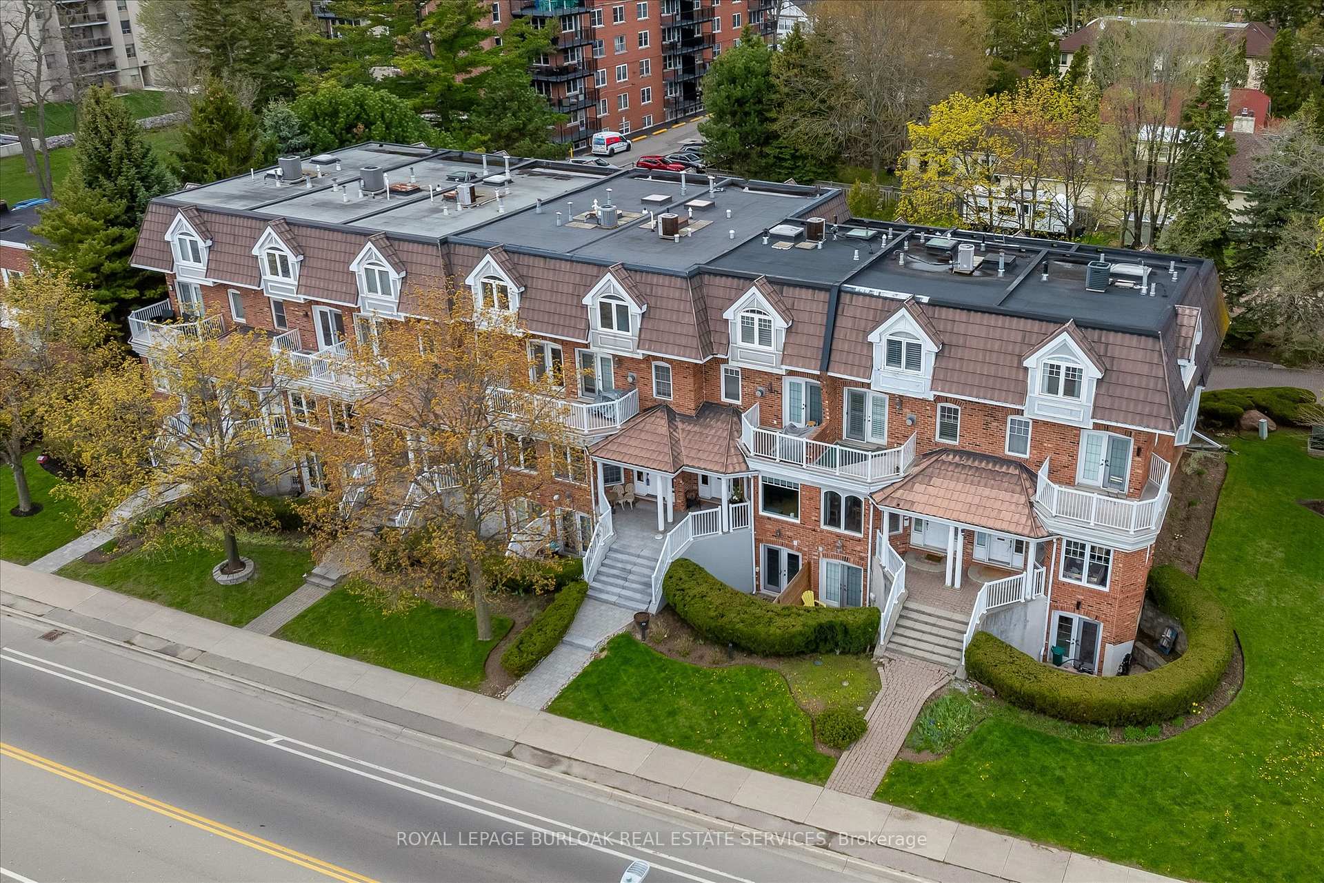 1389 Lakeshore Road Burlington Ontario Canada Sale residential William (Bill) Kovacs Right at Home Realty, Brokerage*