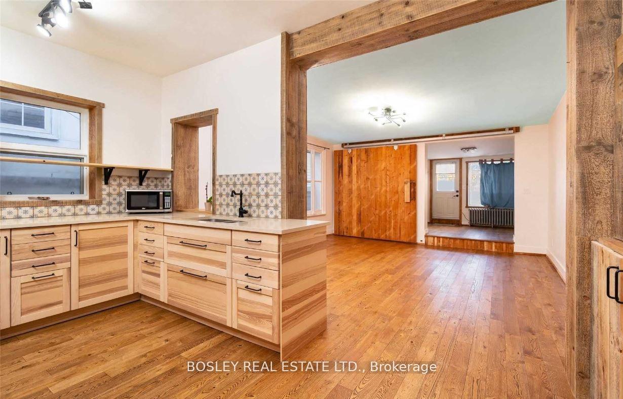 Upper - 2994 Dundas Street W Toronto Ontario Canada Rent residential Zach Henley Bosley Real Estate Ltd., Brokerage *