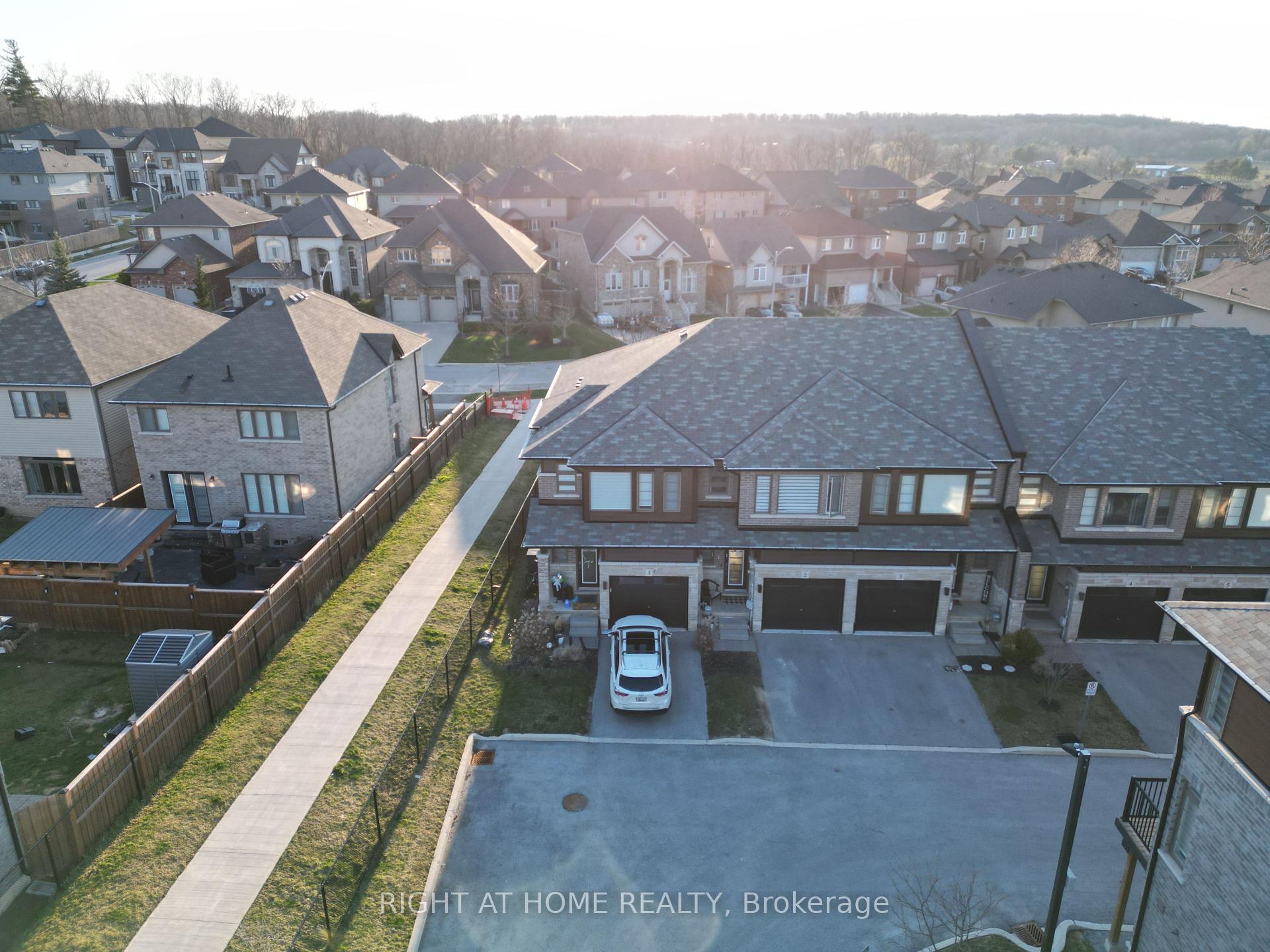 2 - 5080 Connor Drive Lincoln Ontario Canada Sale residential Marta Oliveira Right at Home Realty, Brokerage*