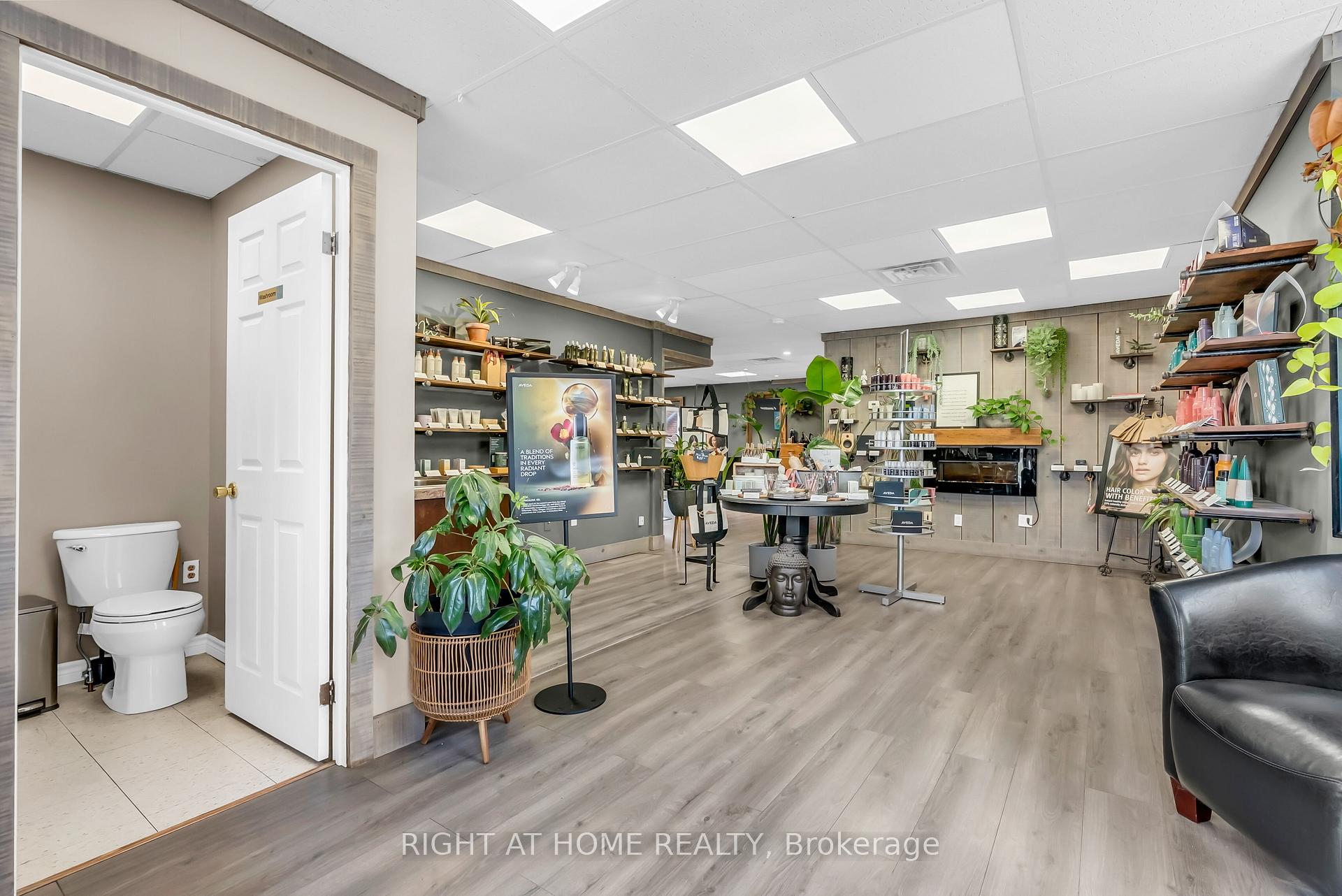101 - 32 Matchedash Street N Orillia Ontario Canada Lease commercial Marta Oliveira Right at Home Realty, Brokerage*