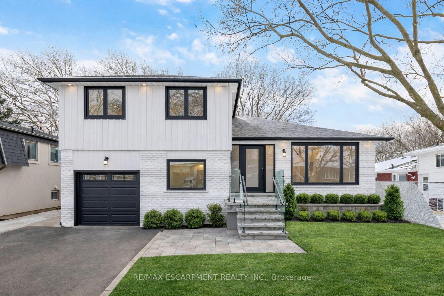2276 Wyandotte Drive Oakville Ontario Canada Sale residential Adele McGovern RE/MAX West Realty Inc., Brokerage *