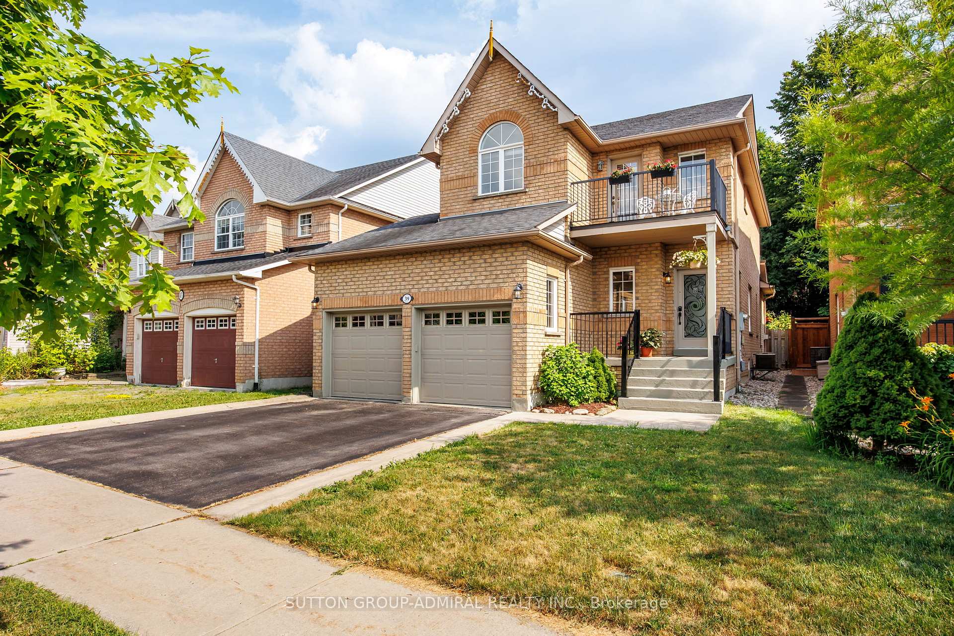 39 English Oak Drive Richmond Hill Ontario Canada Sale residential Eyal Har-Gil Sutton Group-Admiral Realty Inc., Brokerage *