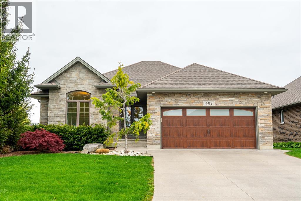 482 AUTUMN BREEZE DRIVE Sarnia Ontario Canada Sale residential Kevin Thompson RE/MAX PRIME PROPERTIES UNIQUE GROUP, BROKERAGE
