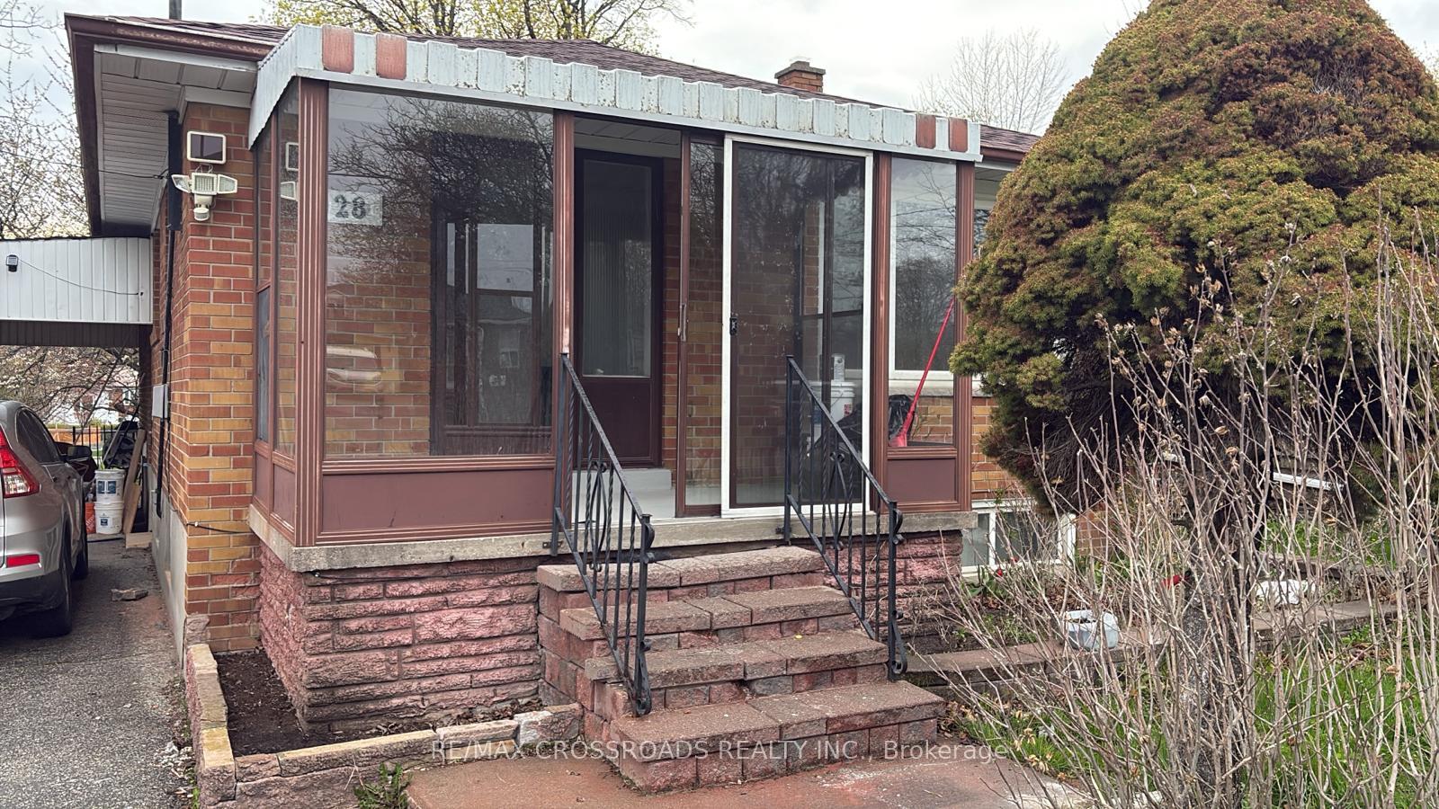 Main Floor - 28 Brenda Crescent Toronto Ontario Canada Rent residential   RE/MAX CROSSROADS REALTY INC. Brokerage*