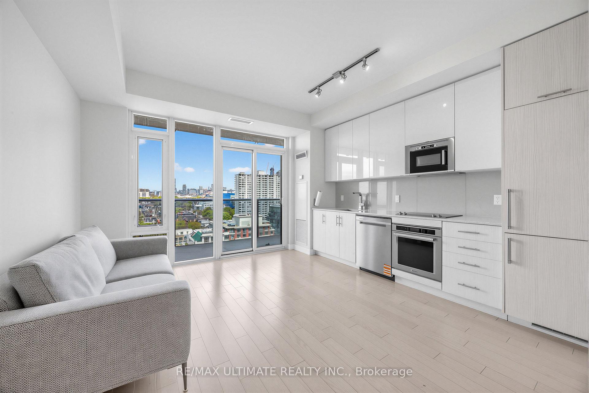 1708 - 330 Richmond Street W Toronto Ontario Canada Rent residential Gilbert Lopes RE/MAX Ultimate Realty, Brokerage *