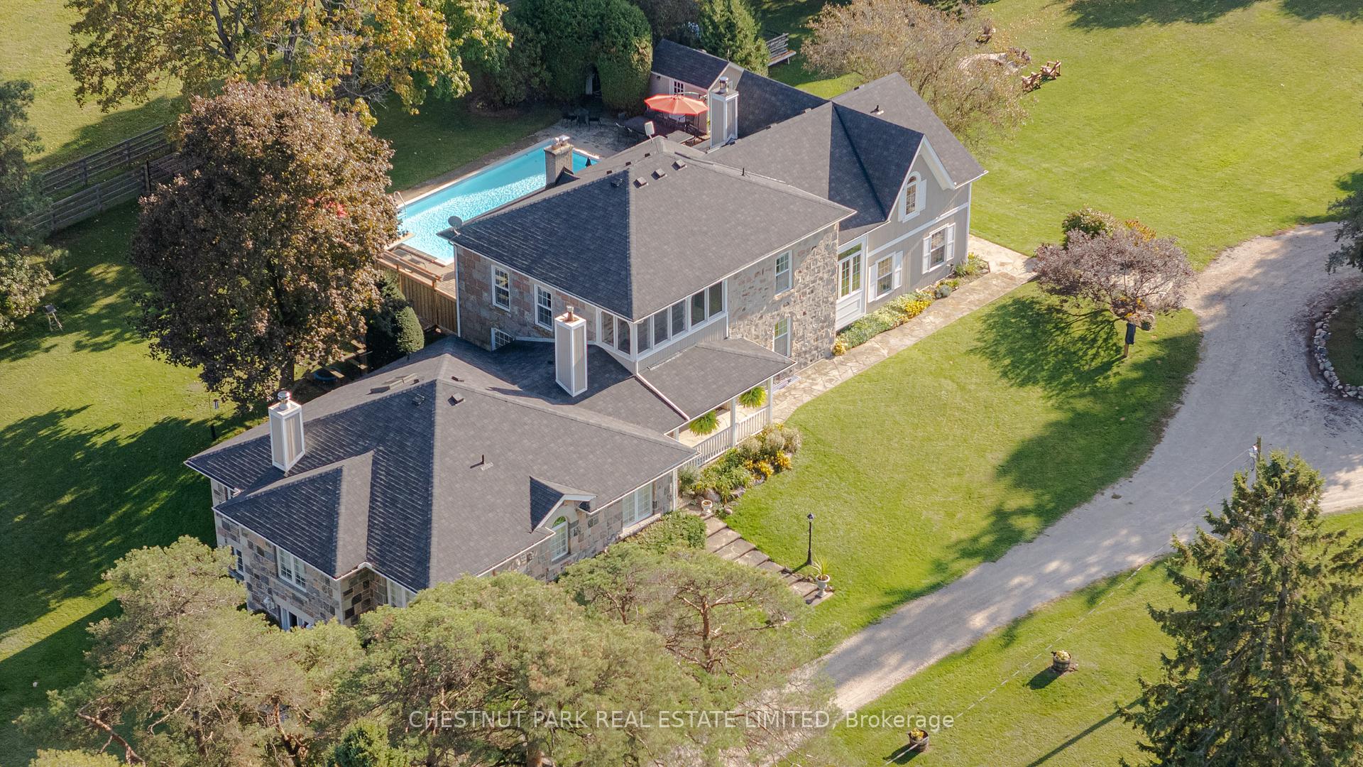7 Bedroom Single Family Home/House's Image 15