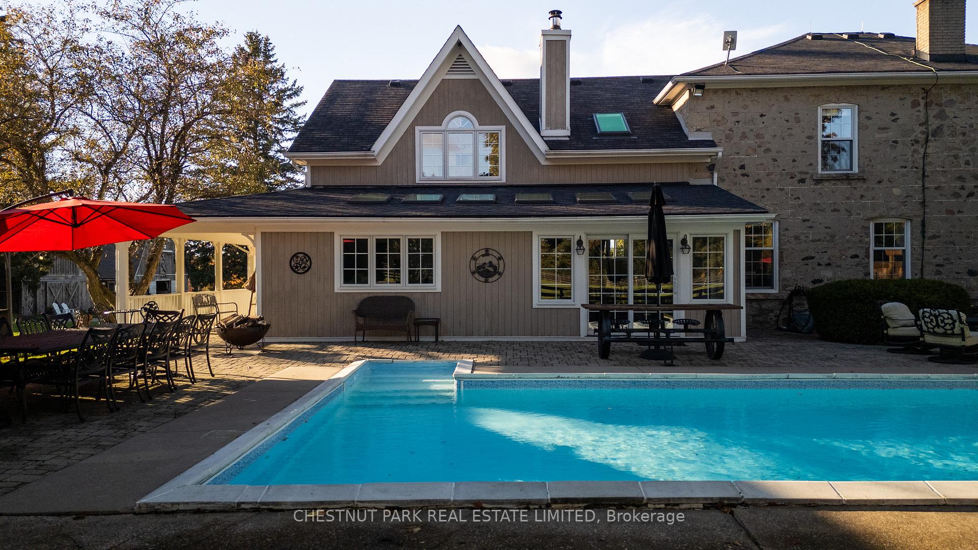 7 Bedroom Single Family Home/House's Image 13
