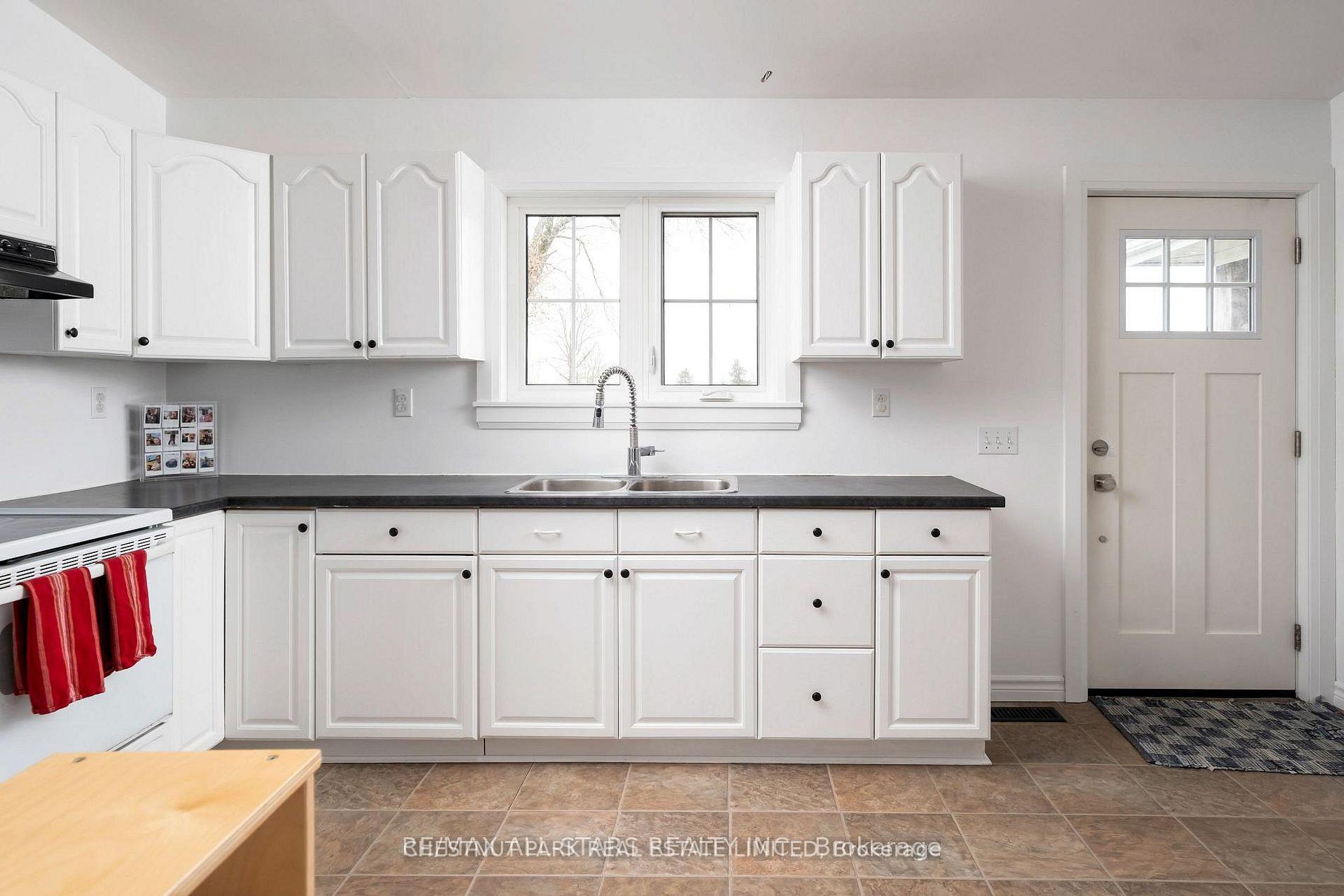 5 Bedroom Single Family Home/House's Image 28