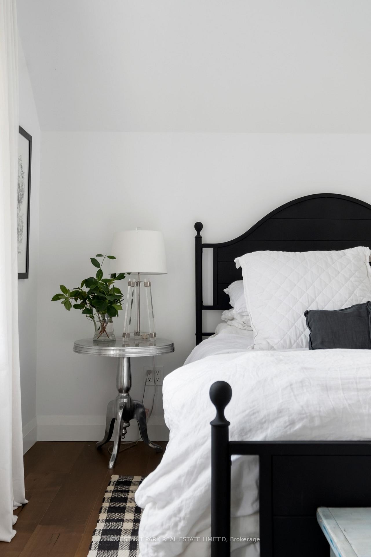 5 Bedroom Single Family Home/House's Image 15