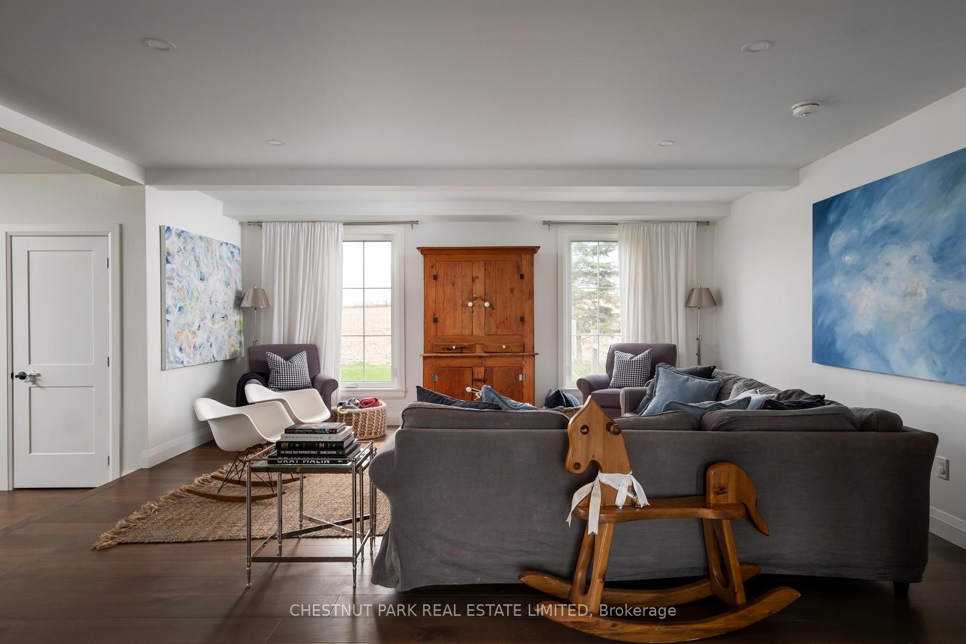 5 Bedroom Single Family Home/House's Image 3