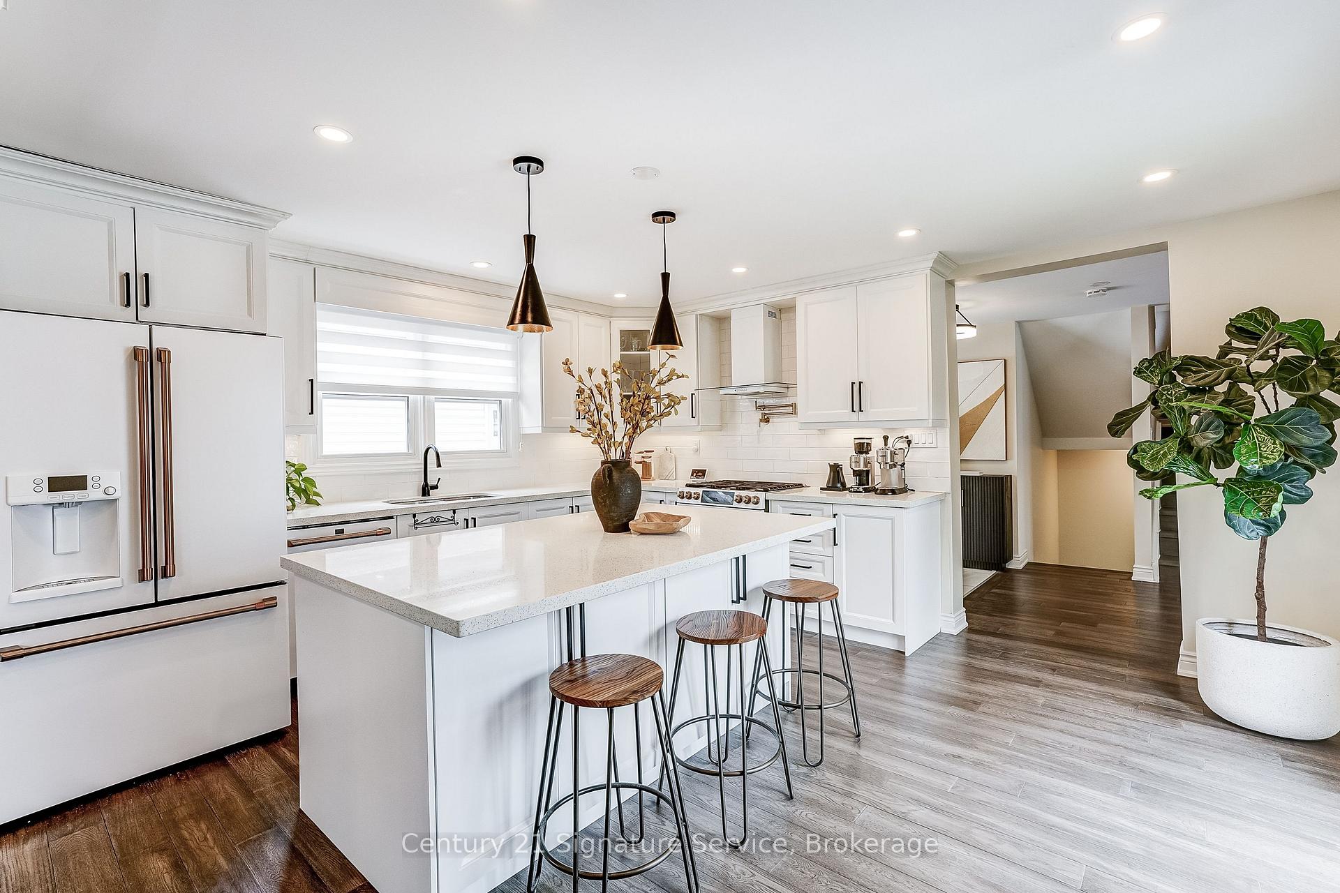 1159 Kos Boulevard Mississauga Ontario Canada Sale residential Lee Miguel Gonzalez Century 21 Signature Service, Brokerage
