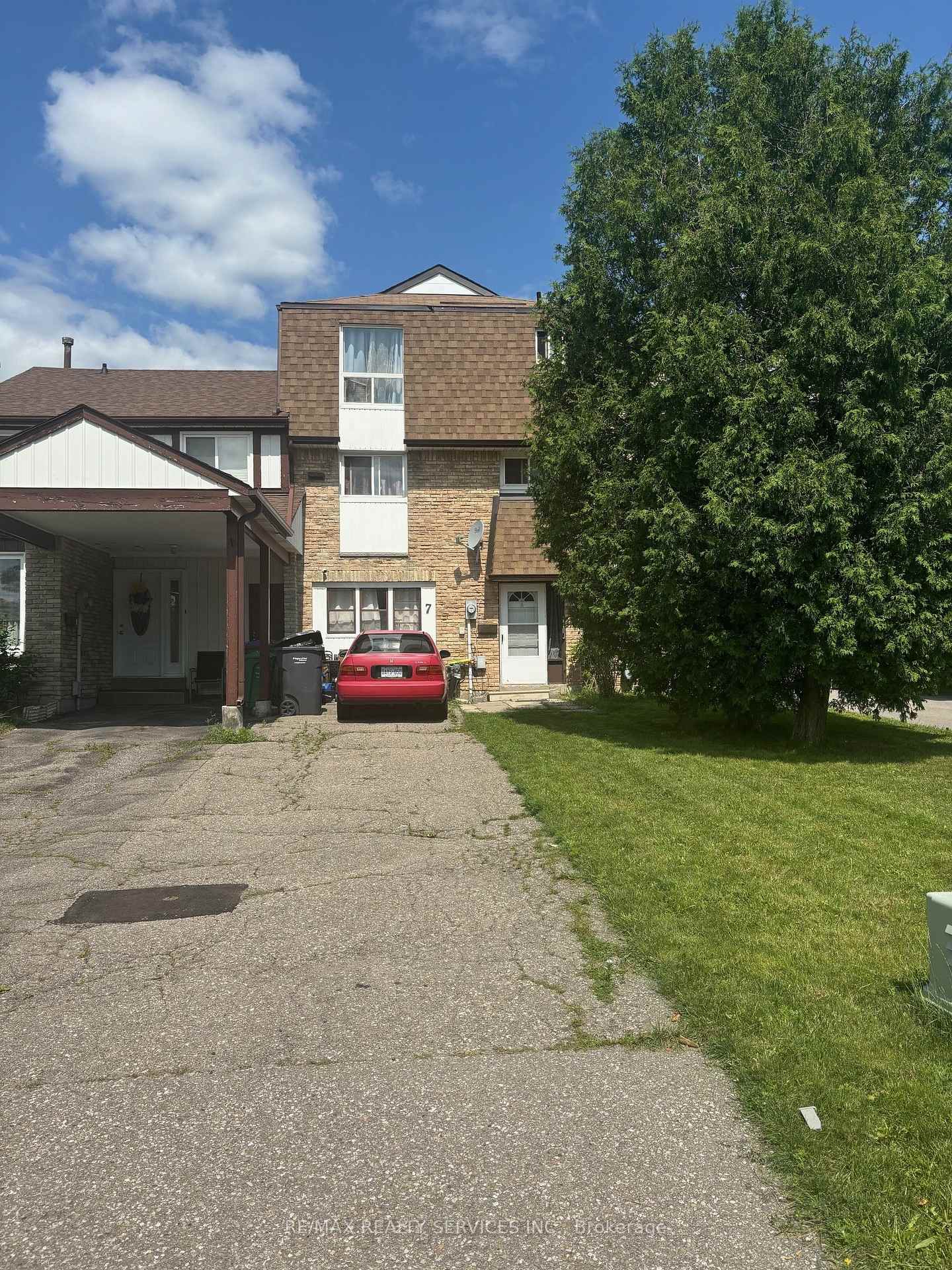 7 Fanshawe Drive Brampton Ontario Canada Sale residential Nancy Richards Royal LePage Signature Realty, Brokerage