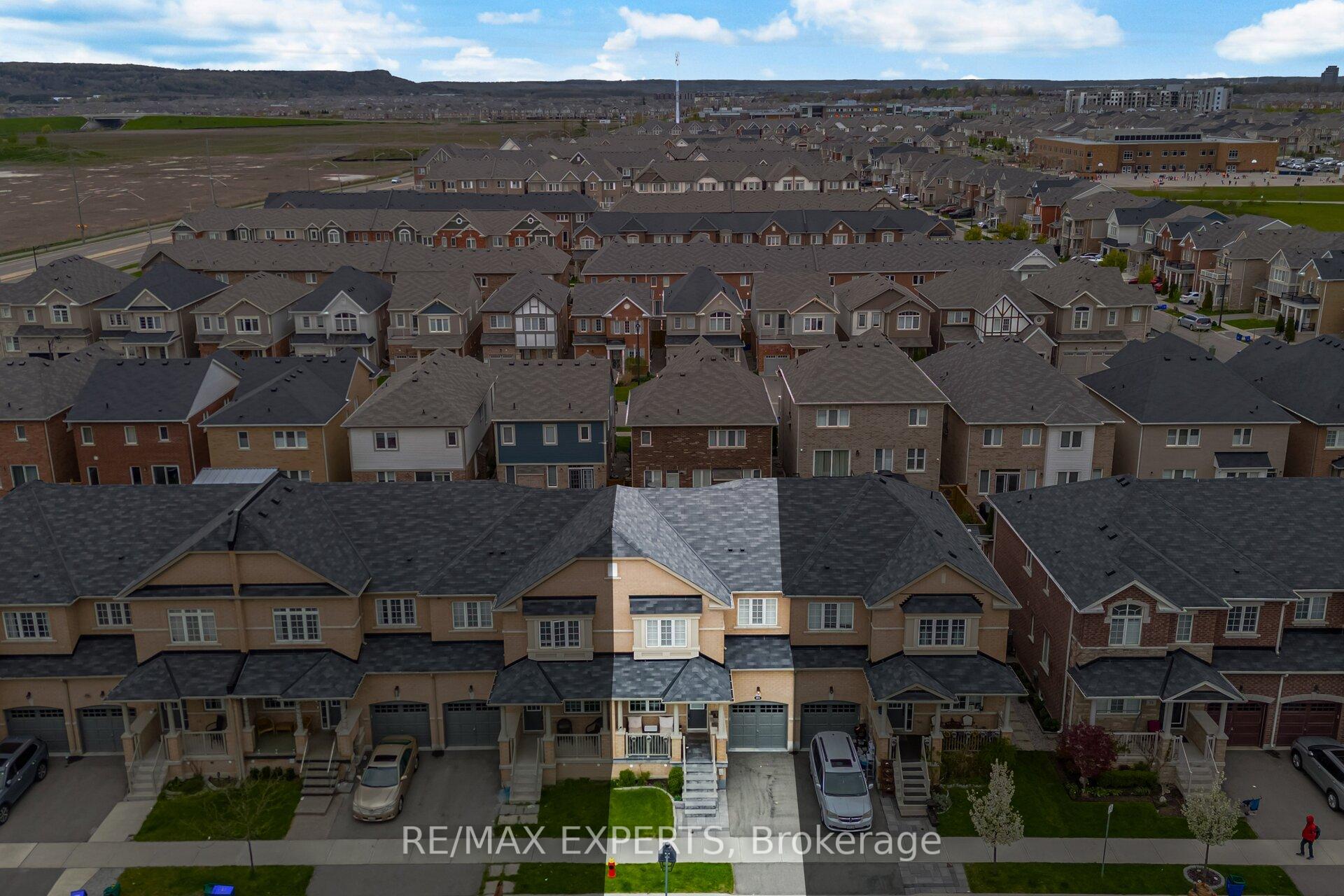 64 Holbrook Court Milton Ontario Canada Sale residential Shaleen Kumar RE/MAX Real Estate Centre Inc., Brokerage*