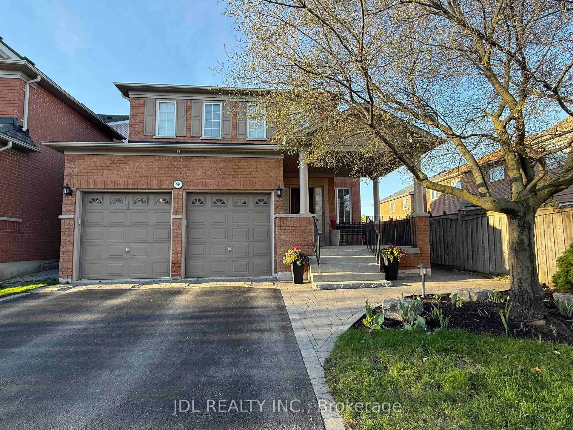 9 O'hara Crescent Richmond Hill Ontario Canada Sale residential Oleg Chinguirei Sutton Group-Admiral Realty Inc., Brokerage *