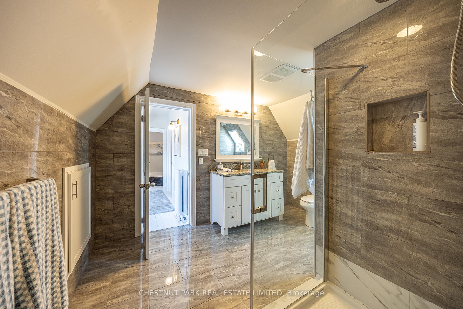 4 Bedroom Other's Image 19