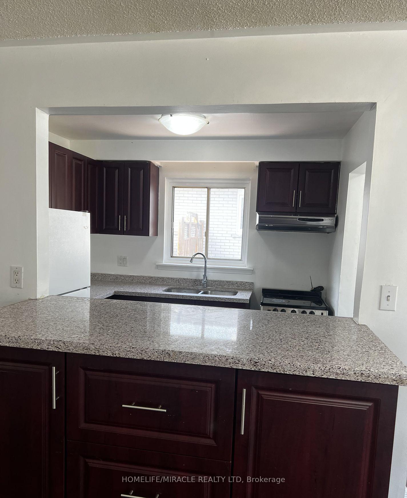 3453 Oakglade Crescent Mississauga Ontario Canada Rent residential Oppen & Reddy HomeLife/Miracle Realty Ltd, Brokerage *