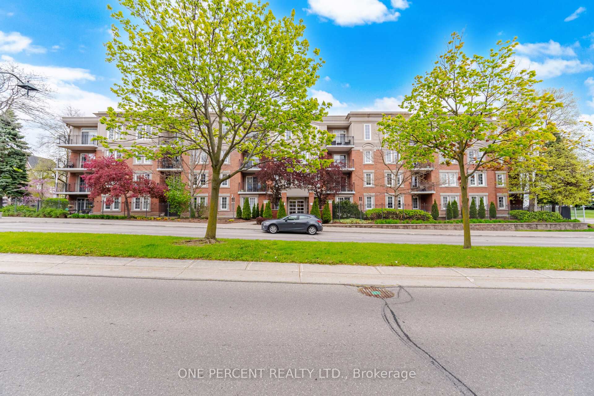 208 - 2301 Parkhaven Boulevard Oakville Ontario Canada Sale residential Monika Vaid RE/MAX GOLD REALTY INC.