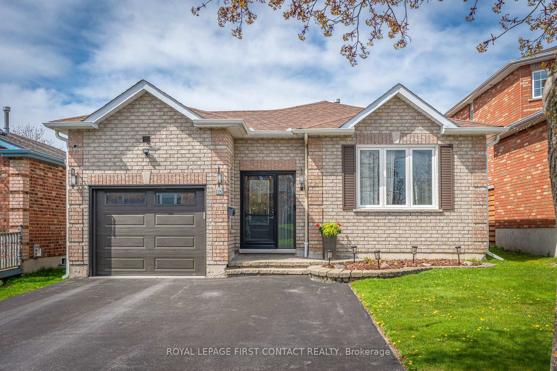 10 Wismer Avenue Barrie Ontario Canada Sale residential Your Ladies of Real Estate . Royal LePage First Contact Realty, Brokerage *