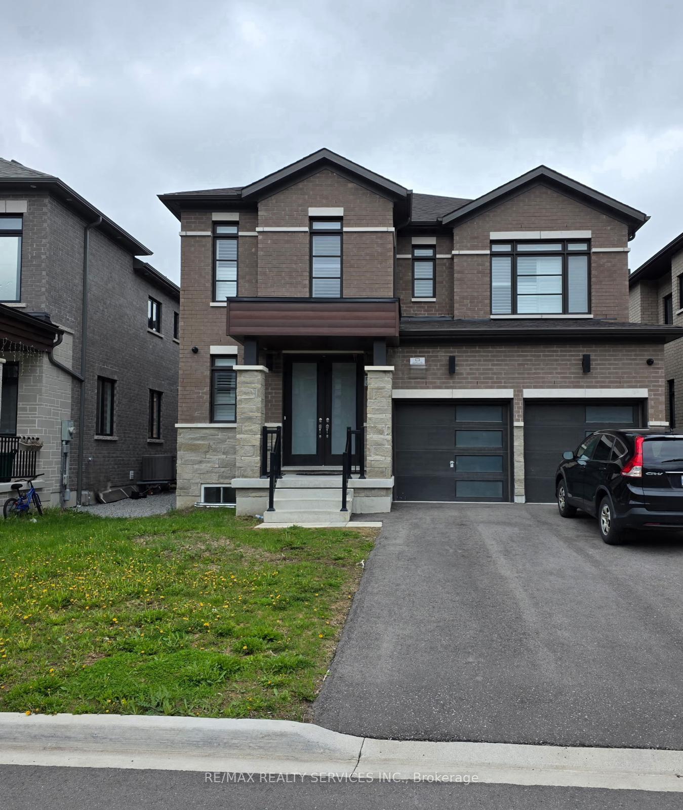 32 Fruitful Crescent Whitby Ontario Canada Rent residential Harpreet Dhillon RE/MAX Realty Services Inc., Brokerage*