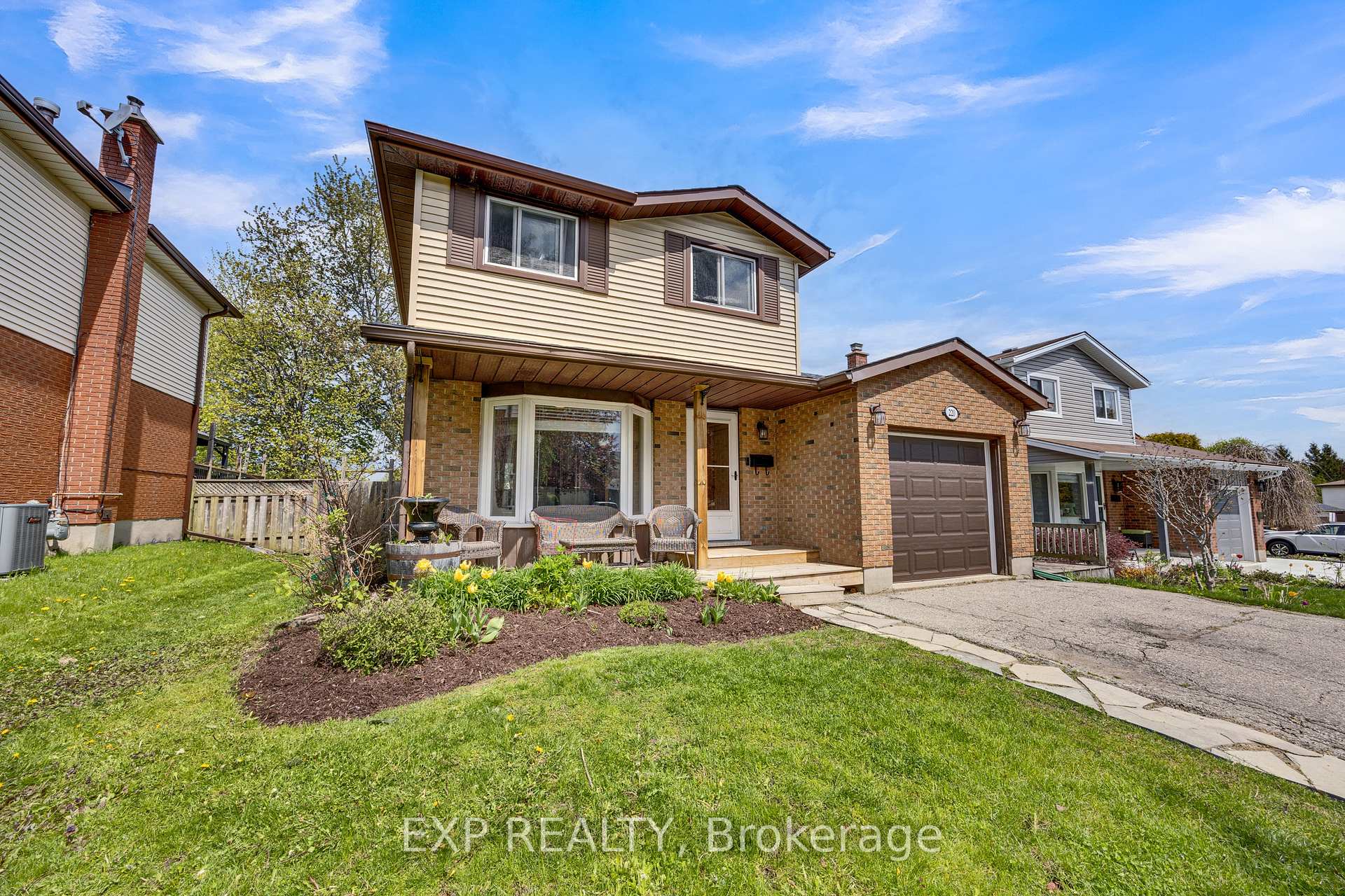 220 Rosebank Place Kitchener Ontario Canada Sale residential Frieda Kotsopoulos RE/MAX Twin City Realty Inc., Brokerage *