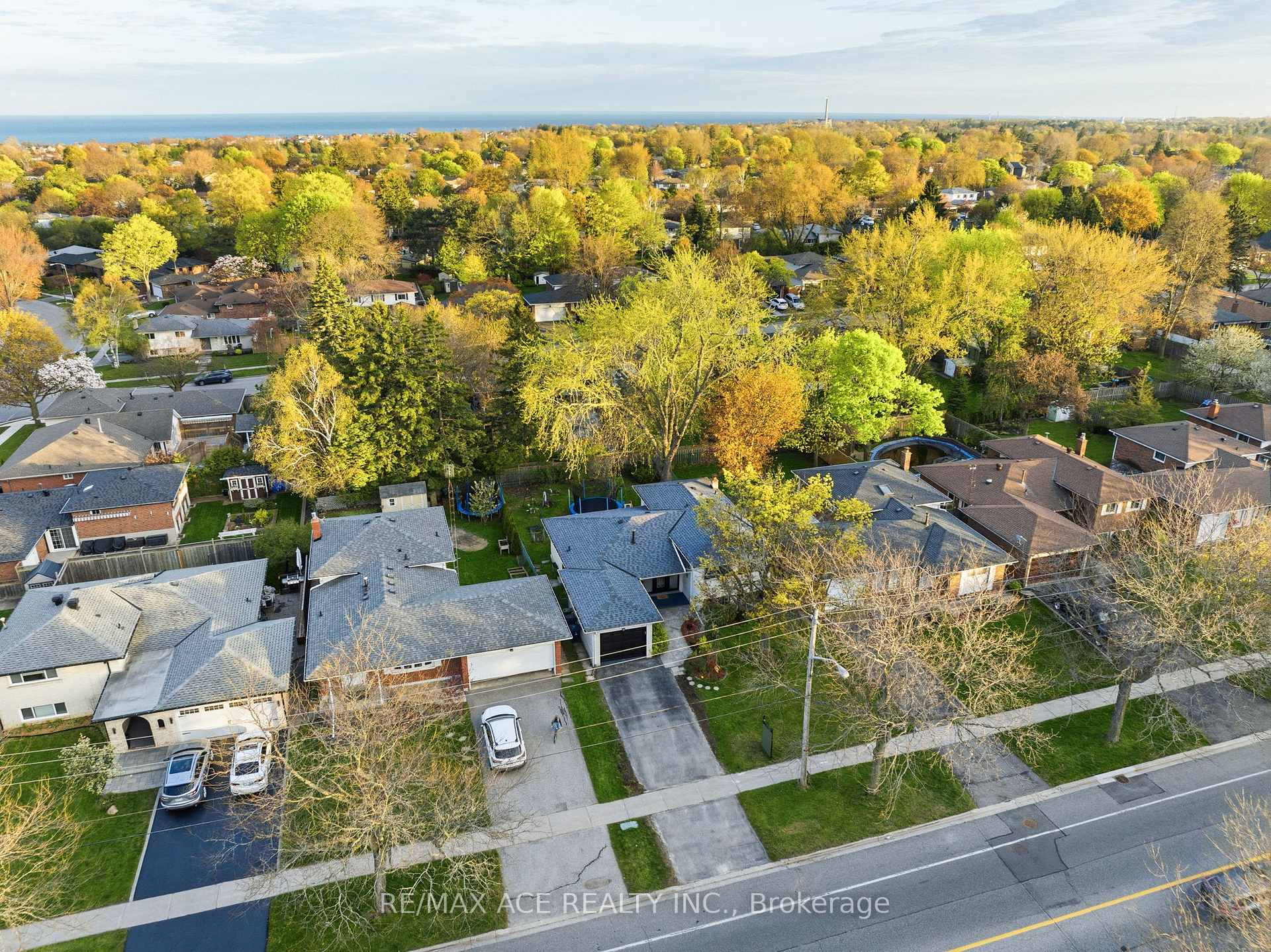 399 Lawson Road Toronto Ontario Canada Sale residential Kathy Markoff Right at Home Realty, Brokerage*
