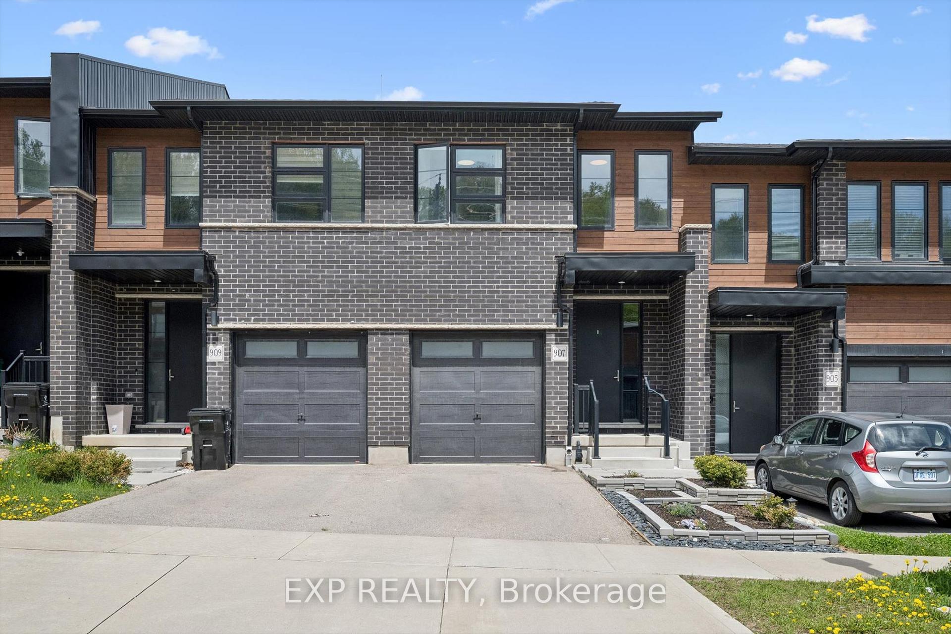 907 Robert Ferrie Drive Kitchener Ontario Canada Sale residential Frieda Kotsopoulos RE/MAX Twin City Realty Inc., Brokerage *