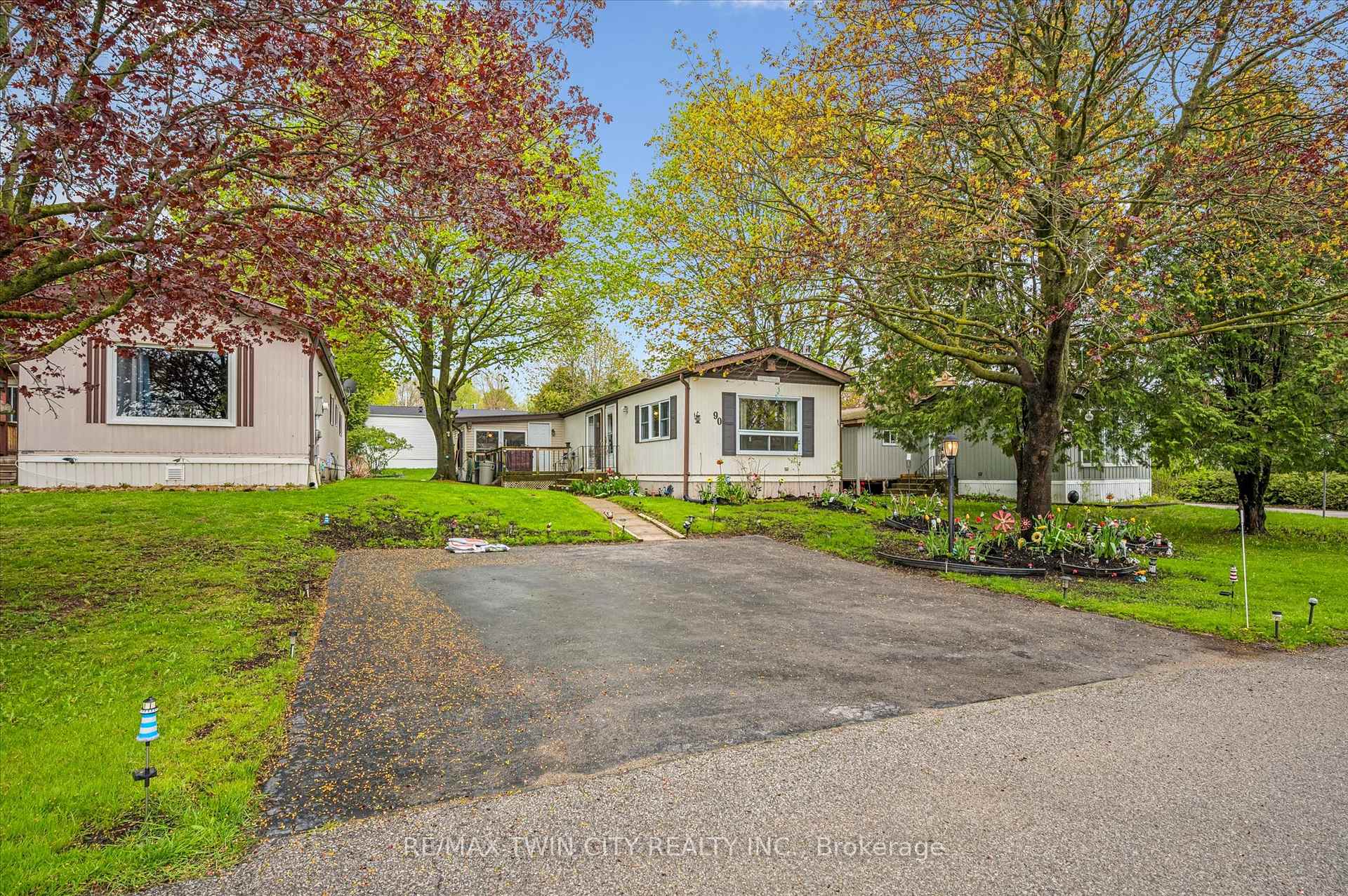 1294 8th Concession Road W Hamilton Ontario Canada Sale residential Nicholas Clark InCom New Example Office