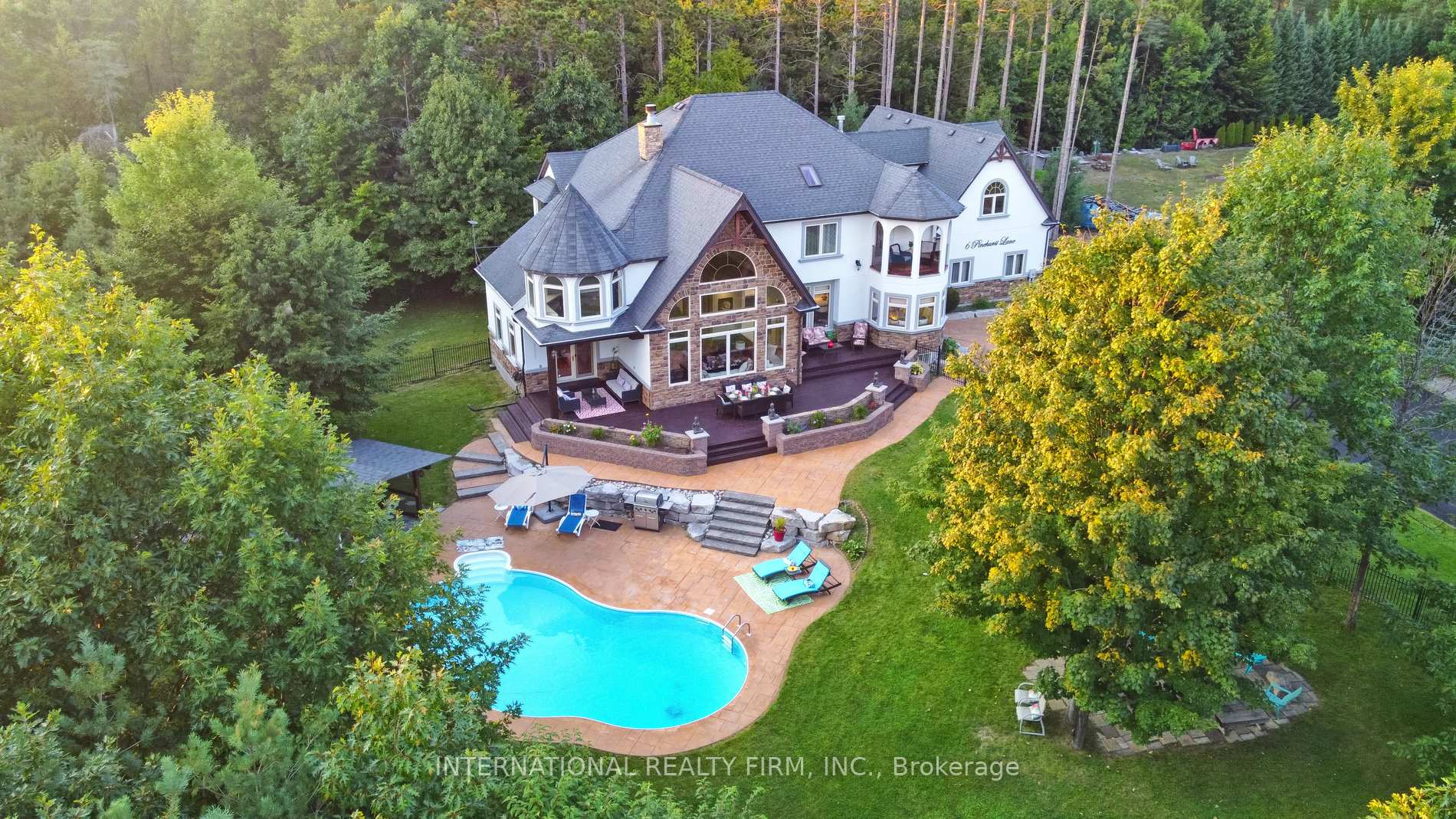 6 Pinehurst Lane Springwater Ontario Canada Sale residential David LeMesurier International Realty Firm Inc.