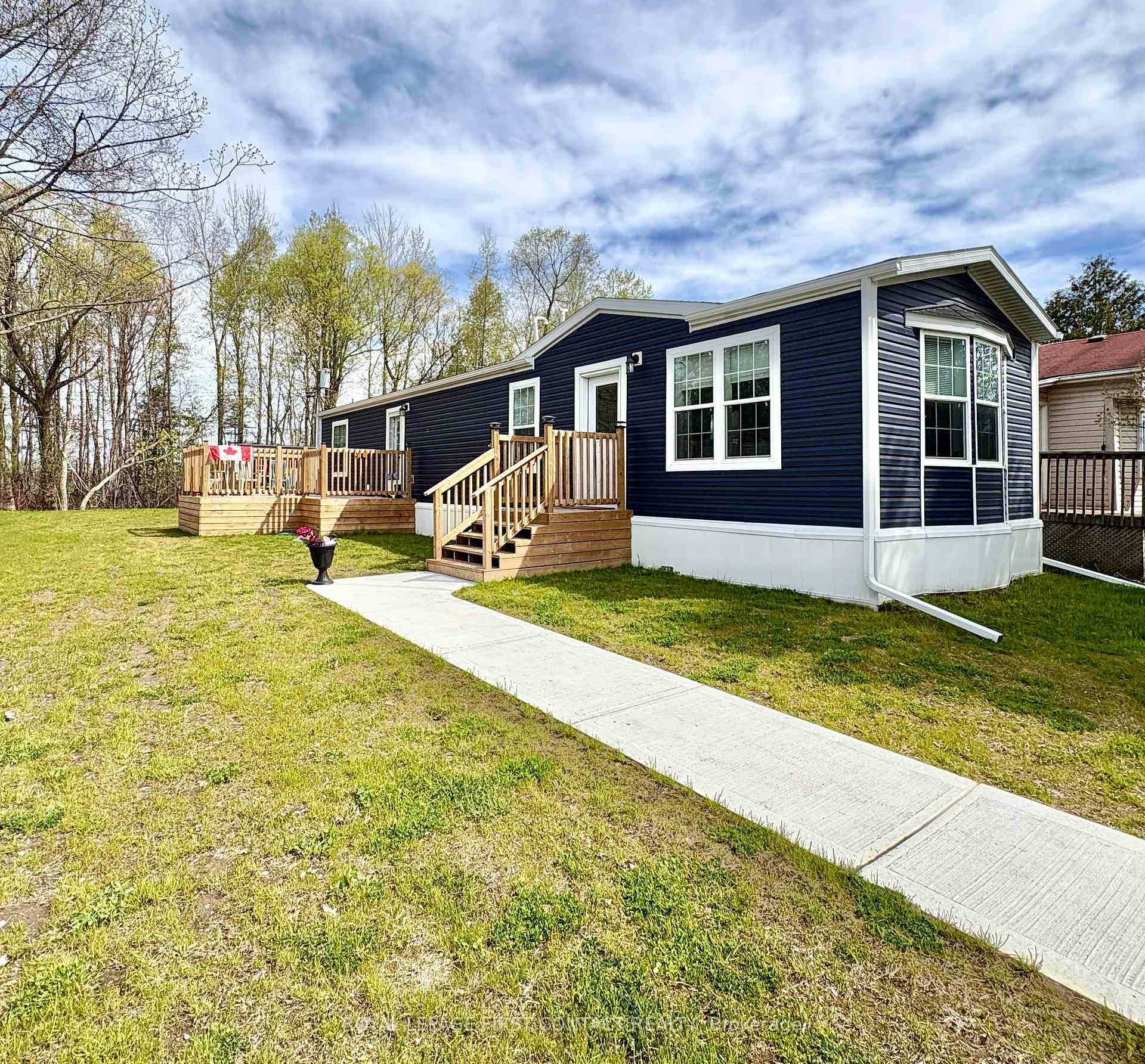 40 SHAMROCK Crescent Essa Ontario Canada Sale residential Your Ladies of Real Estate . Royal LePage First Contact Realty, Brokerage *