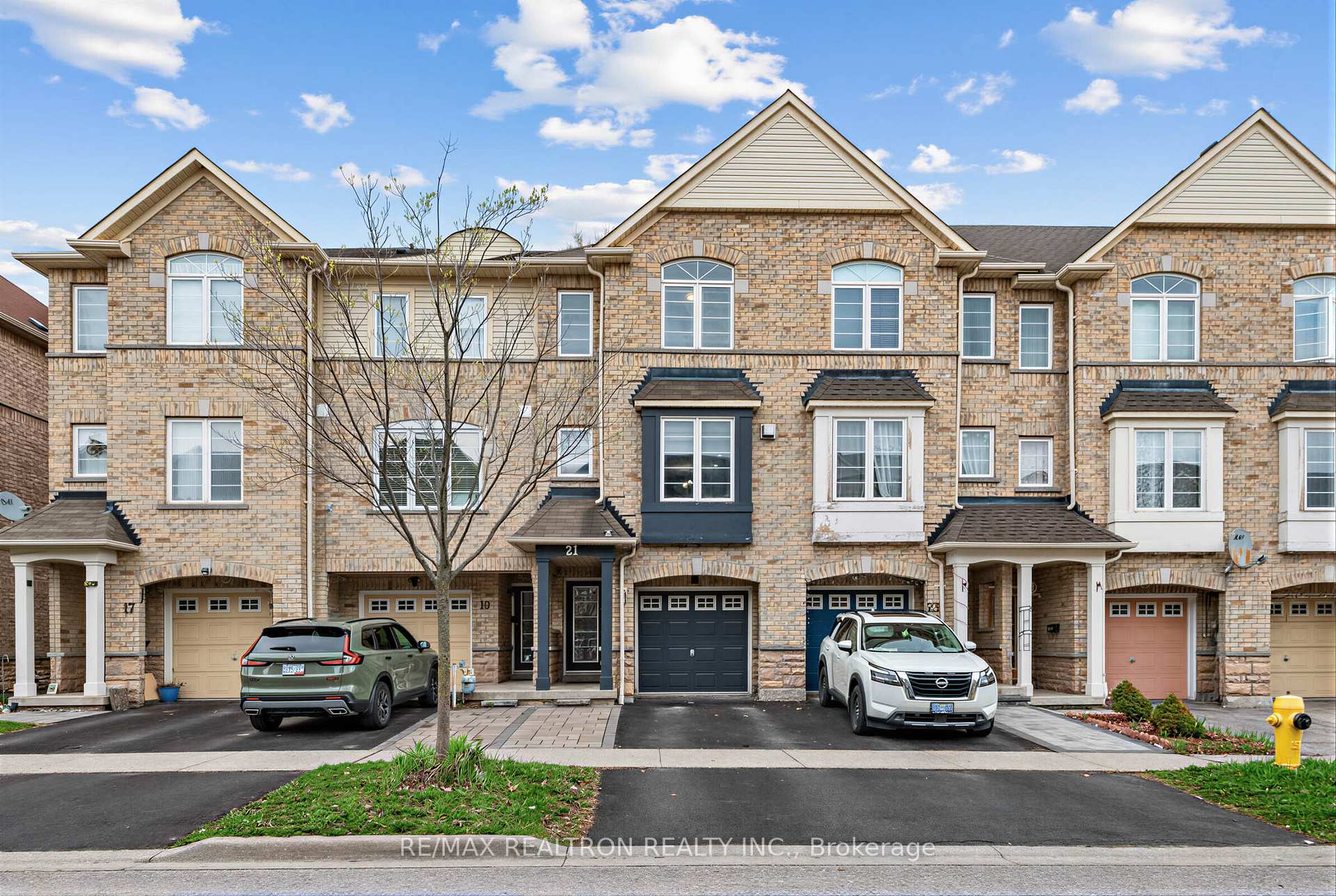 21 Cullcastle Street Ajax Ontario Canada Sale residential Thiru Nirahulan RE/MAX REALTRON REALTY INC., BROKERAGE*