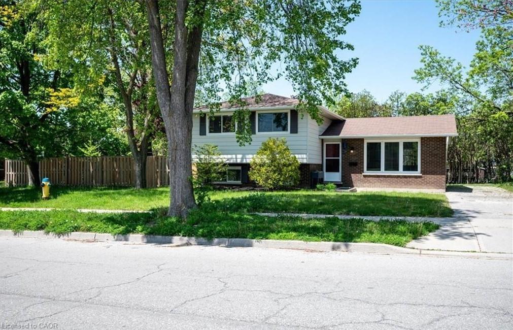 152 Macgregor Crescent Waterloo Ontario Canada Sale residential Kamal Cheema, B. Com CENTURY 21 RIGHT TIME REAL ESTATE INC.
