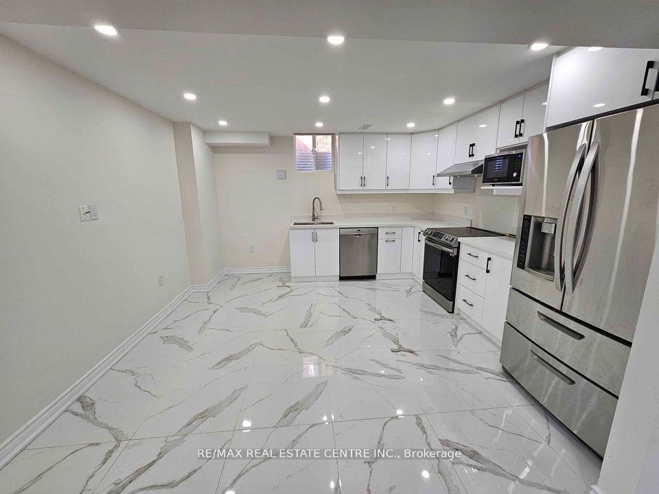 Basemen - 238 Rowe Terrace Milton Ontario Canada Rent residential Naveen Dua RE/MAX Real Estate Centre Inc., Brokerage *