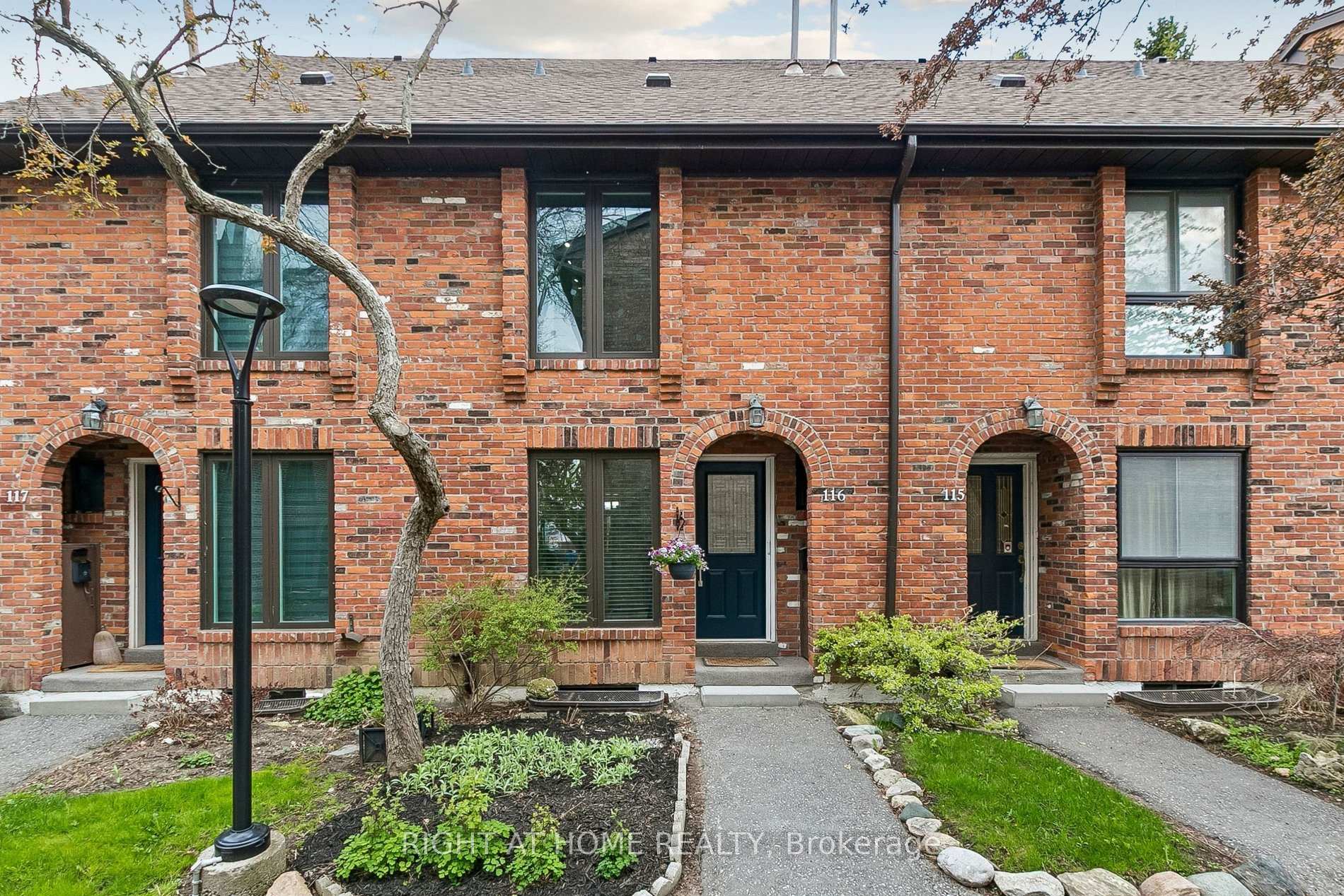 116 - 26 Livingston Road Toronto Ontario Canada Sale residential Dee Paul Right at Home Realty, Brokerage*