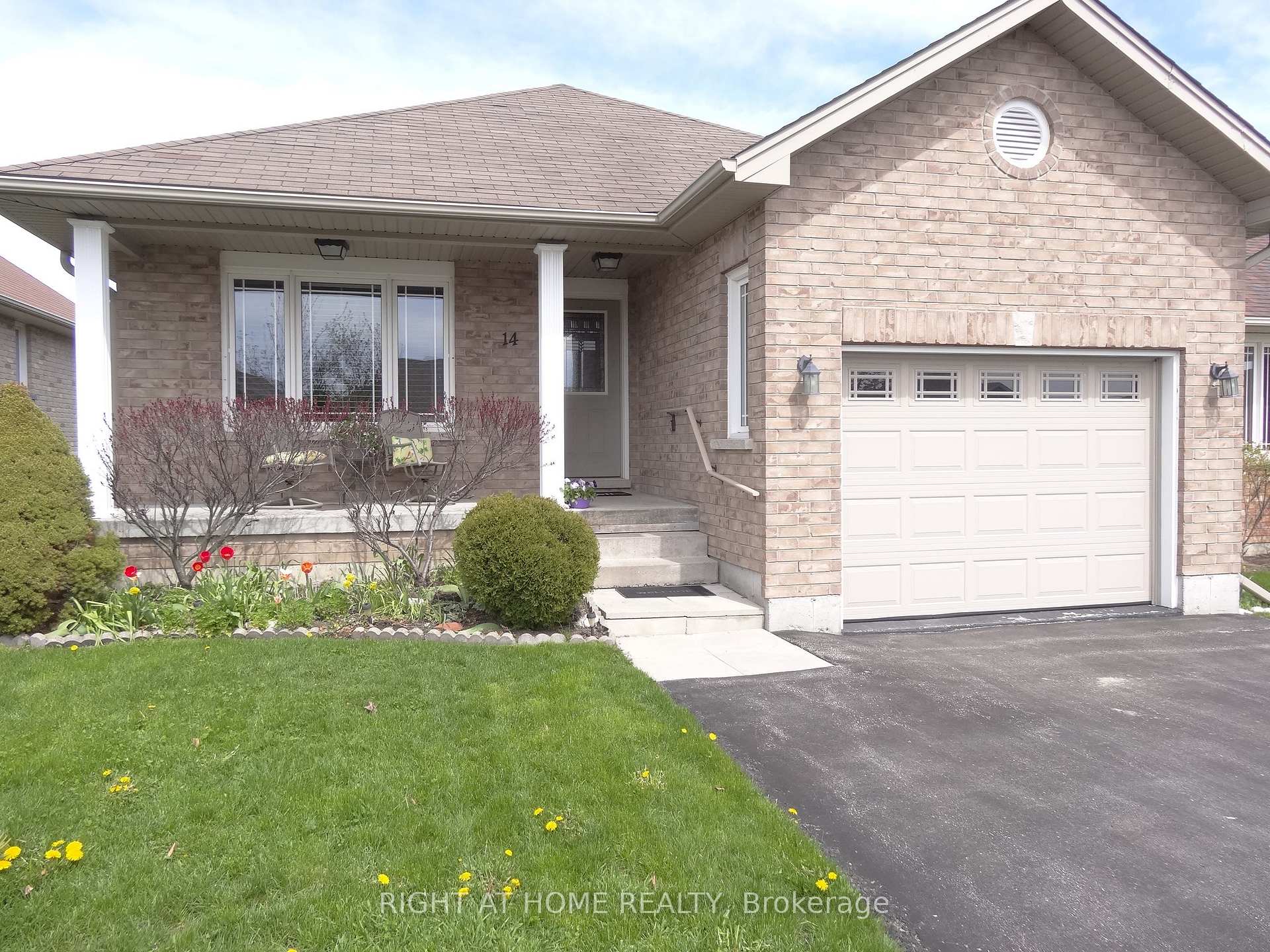 14 Matchett Crescent Kawartha Lakes Ontario Canada Sale residential Dee Paul Right at Home Realty, Brokerage*