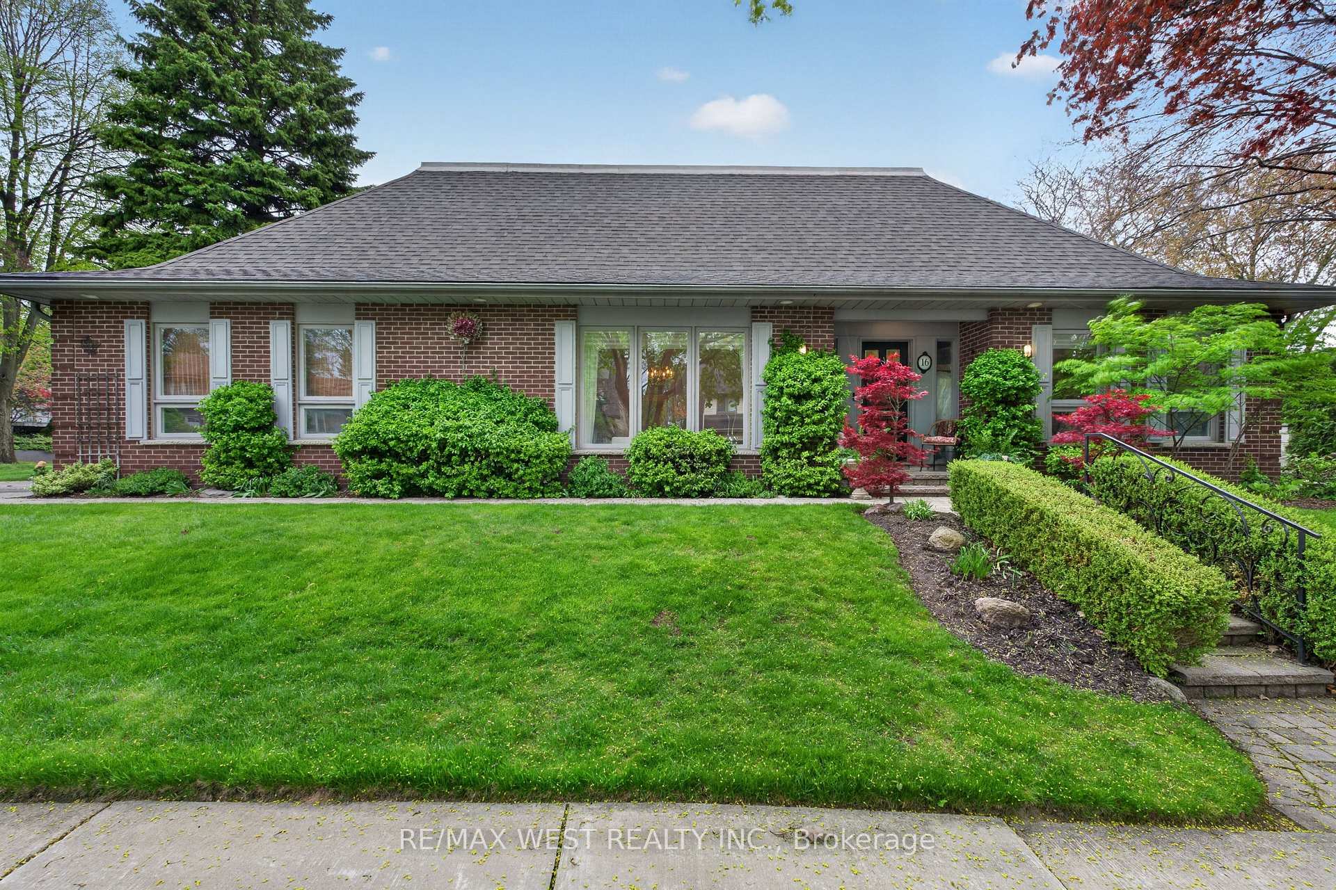 16 Caravan Drive Toronto Ontario Canada Sale residential MAX KAMALI RE/MAX West Realty Inc., Brokerage *