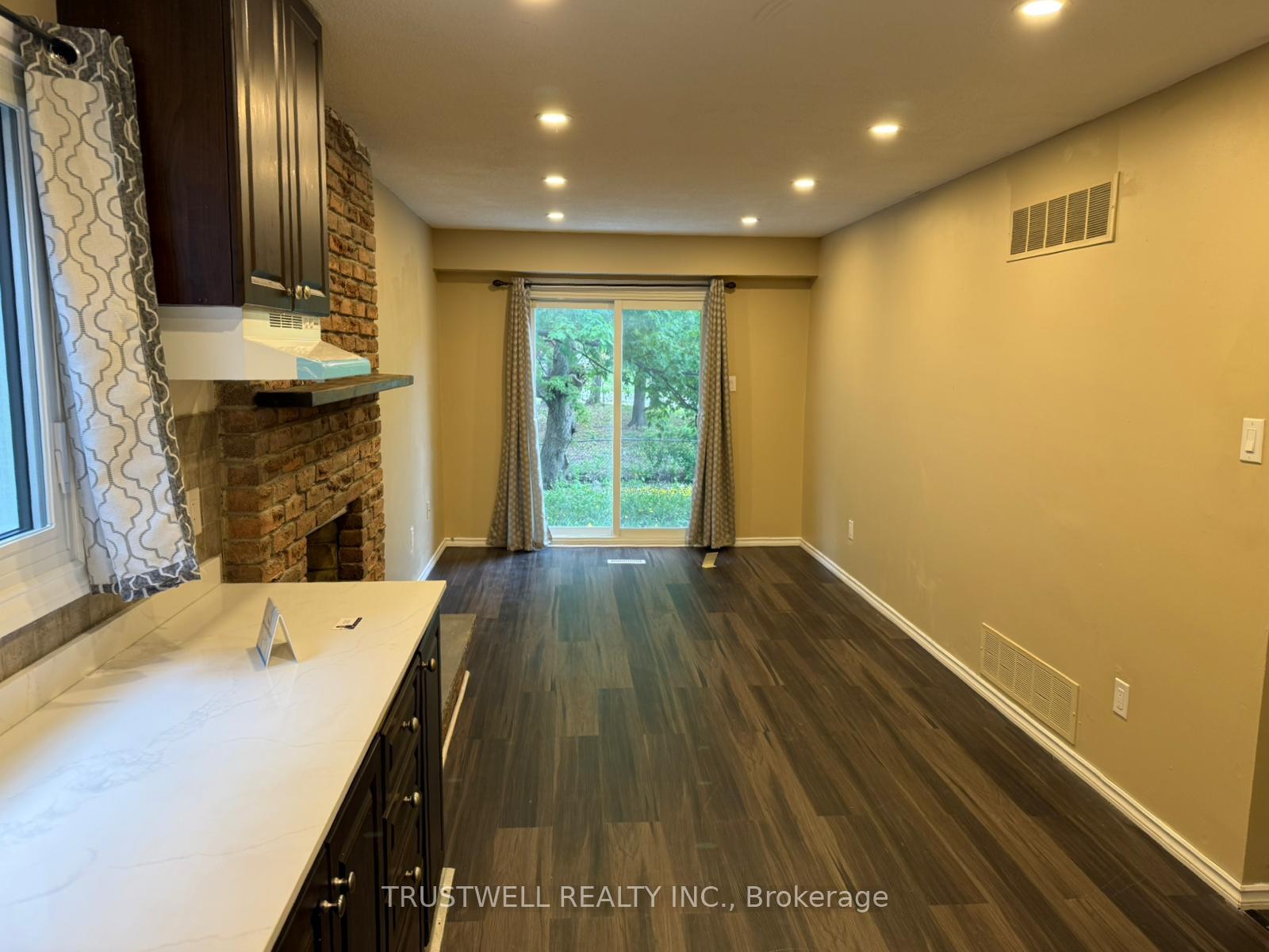 Ground - 3 Plumbrook Crescent Toronto Ontario Canada Rent residential   TRUSTWELL REALTY INC. Brokerage