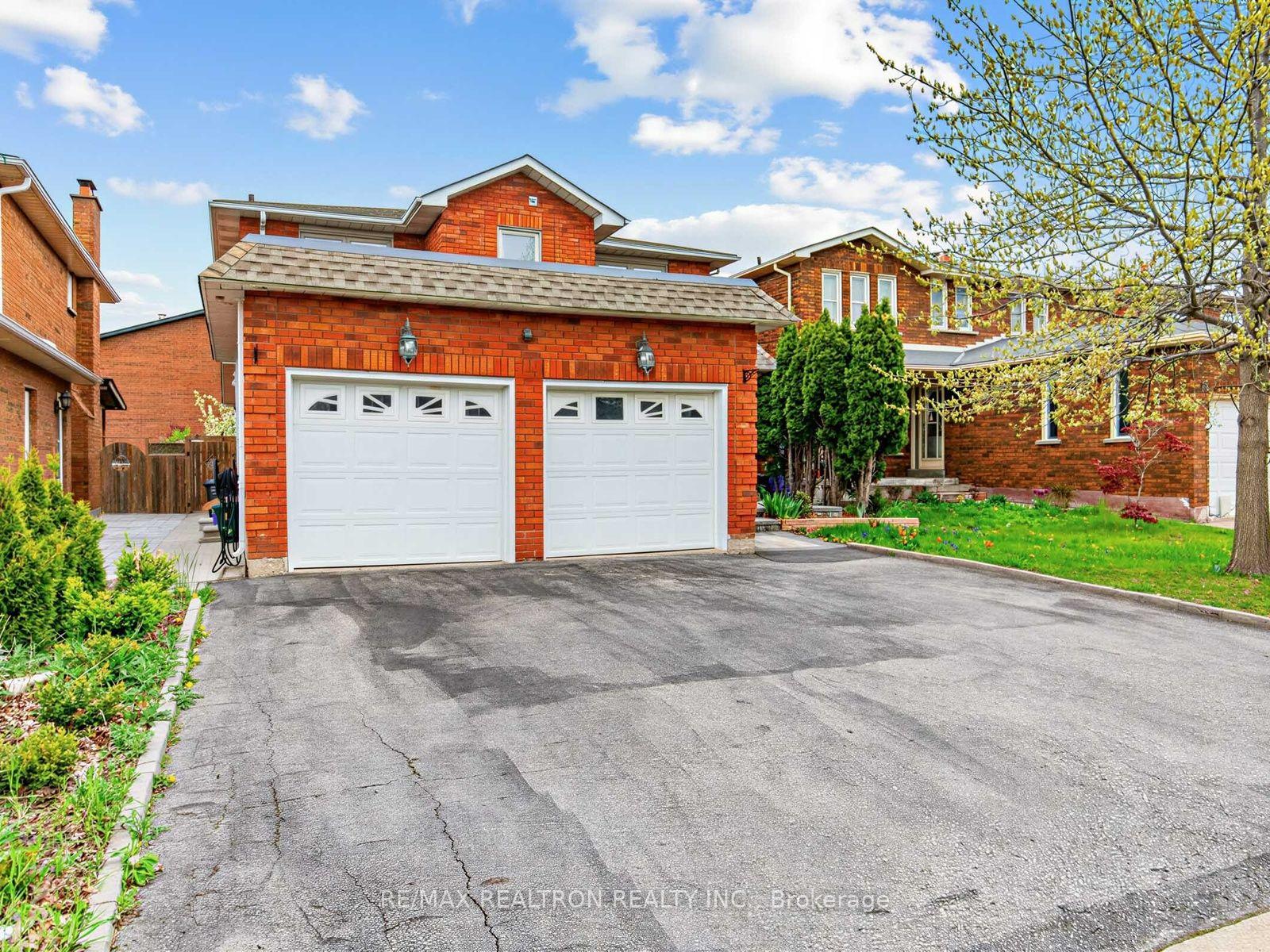 128 Embassy Drive Vaughan Ontario Canada Sale residential Al & Peggy Cunningham Re/Max Experts, Brokerage*