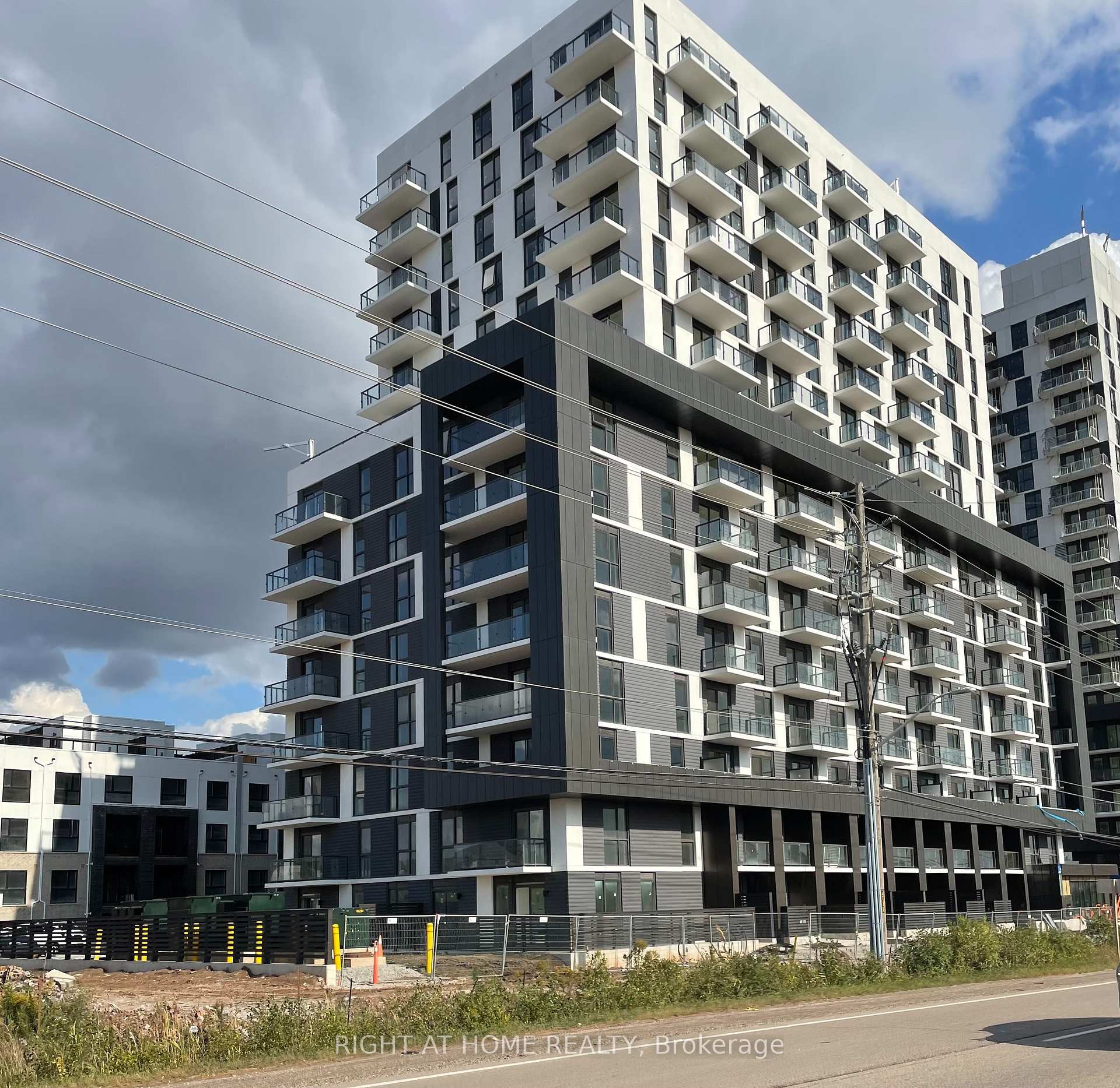 206 - 345 Wheat Boom Drive Oakville Ontario Canada Rent residential Viktoria Levieva Right at Home Realty, Brokerage*